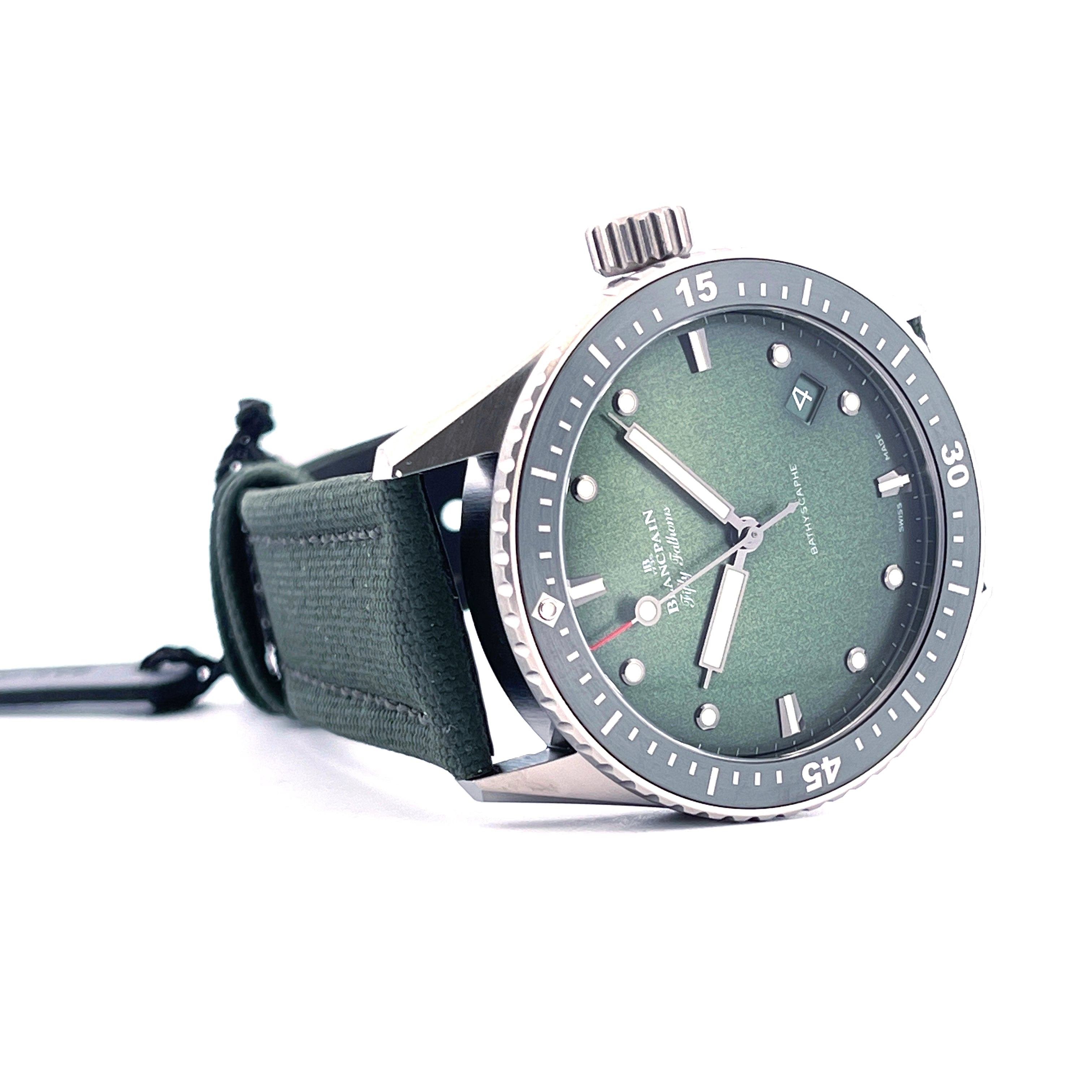 Blancpain Fifty Fathoms Bathyscaphe SYLT EDITION im Detail mit grünem Zifferblatt und Titanlünette