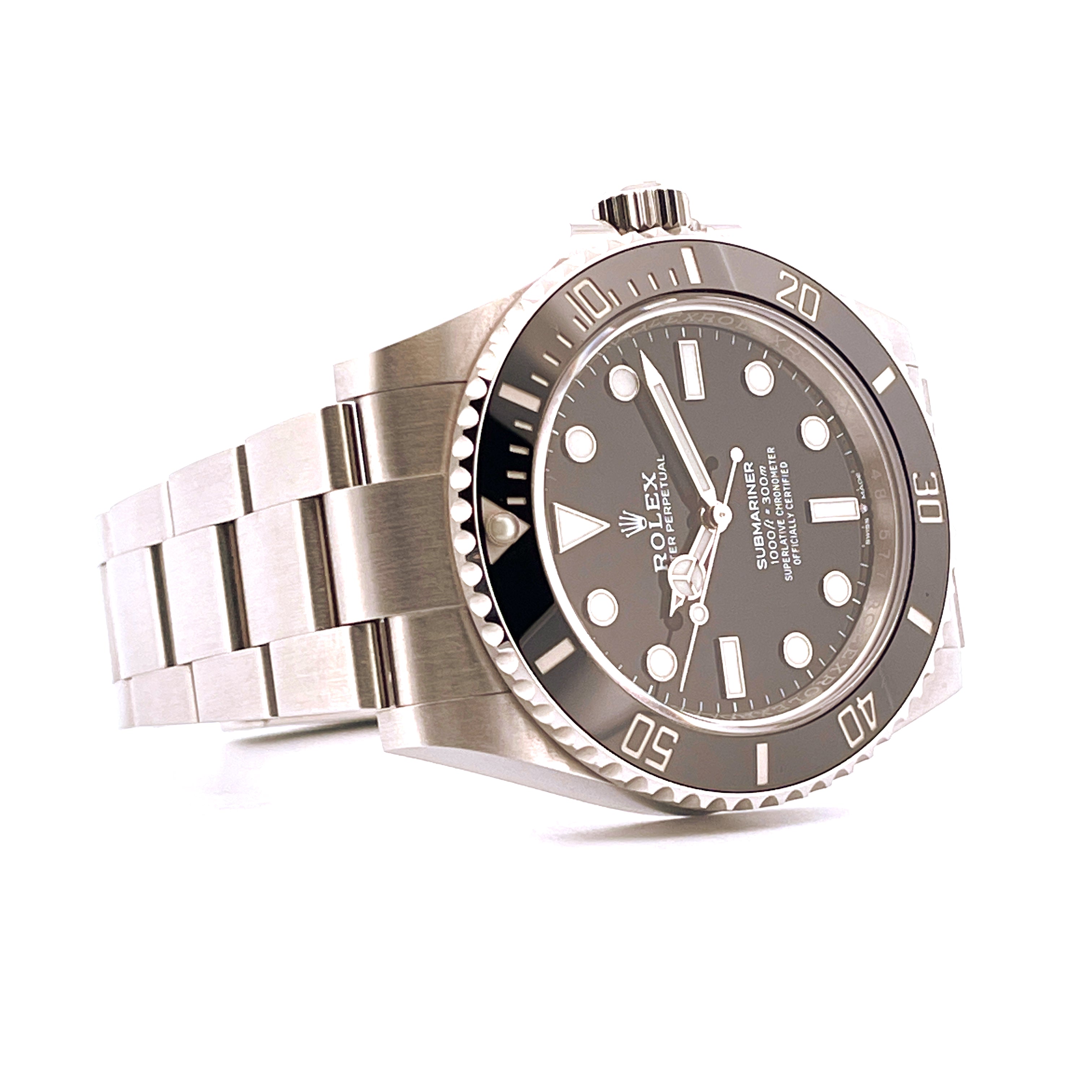 Rolex Submariner 124060 mit schwarzem Zifferblatt aus Stahl auf weissem Hintergrund, 41 mm Durchmesser