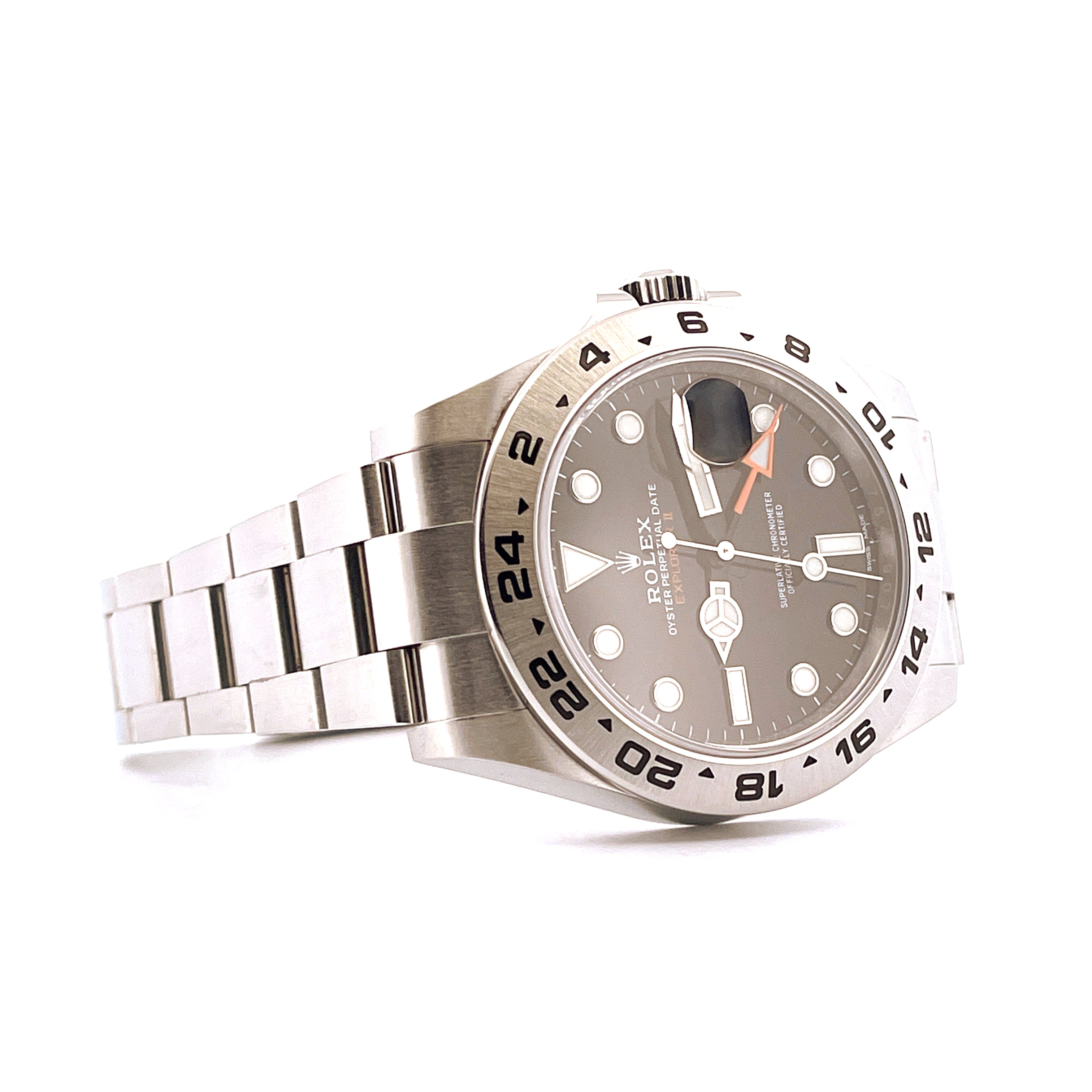 Rolex Explorer II Black 42mm aus Stahl, 2018, mit Stahlarmband, Seitenansicht auf weißem Hintergrund