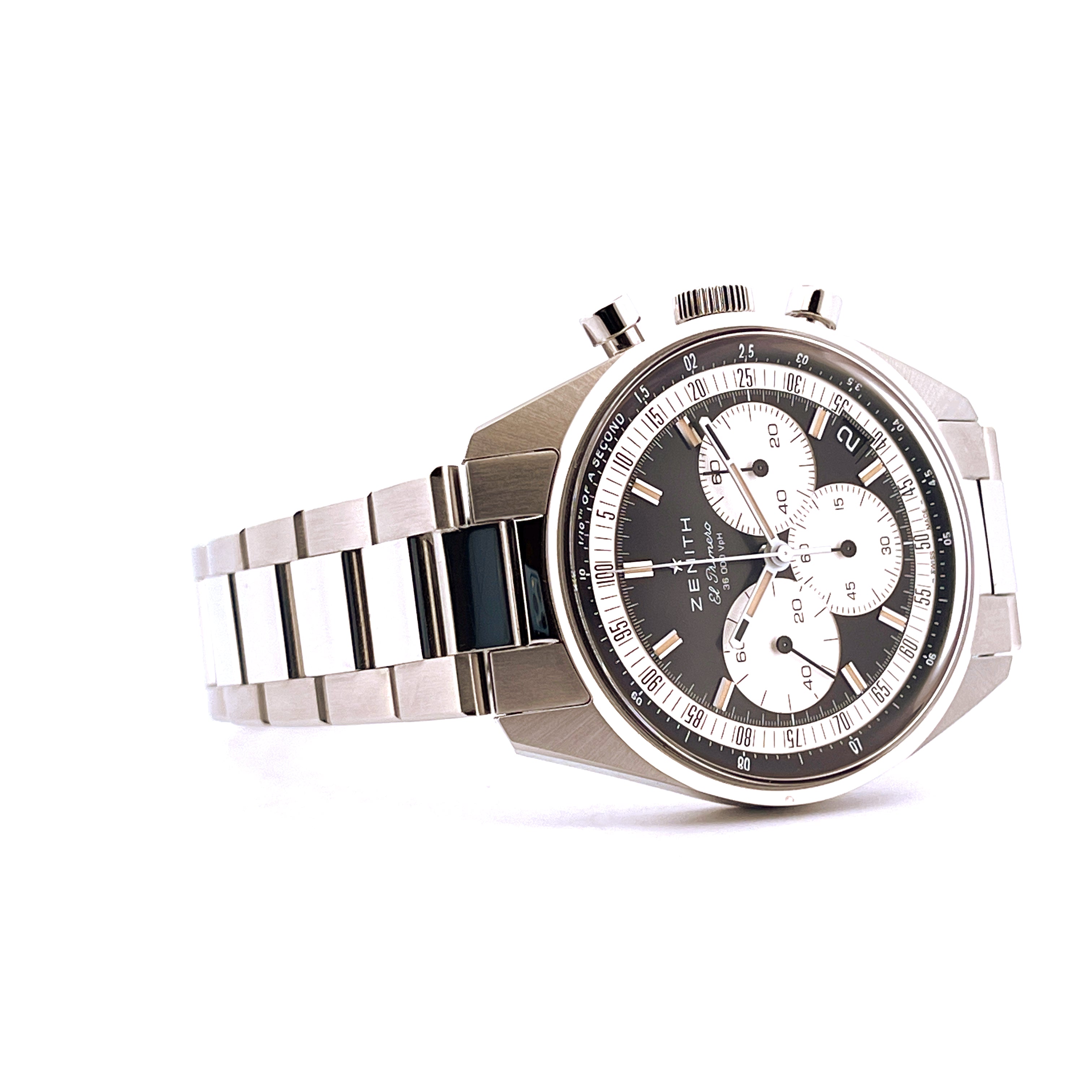 Zenith Chronomaster Original 38mm, Edelstahl-Uhr mit schwarzem Zifferblatt und Edelstahlarmband im Studio aufgenommen