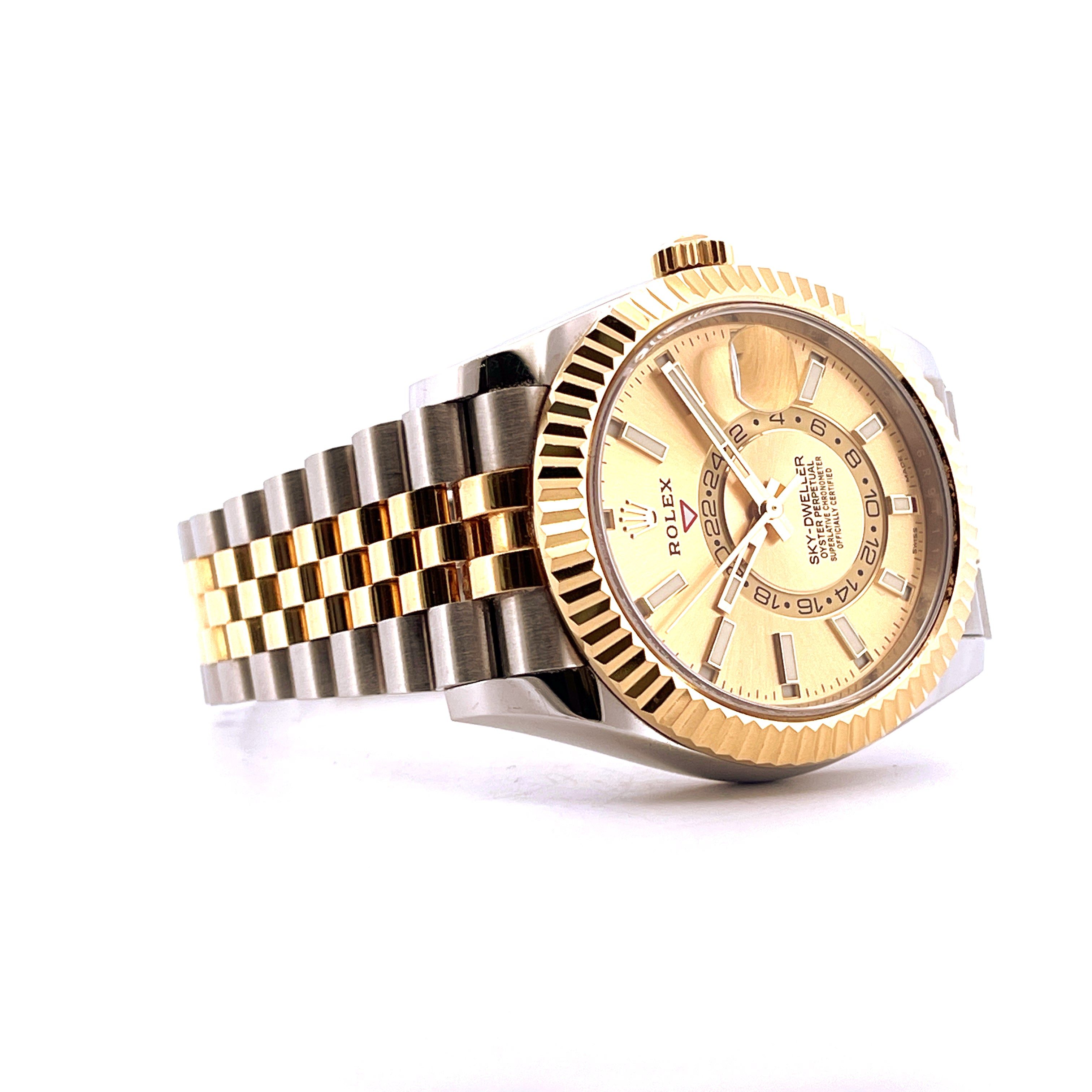 Rolex Sky-Dweller Steel & Gold Jubilee Armbanduhr mit goldenem Zifferblatt aus der Seitenansicht