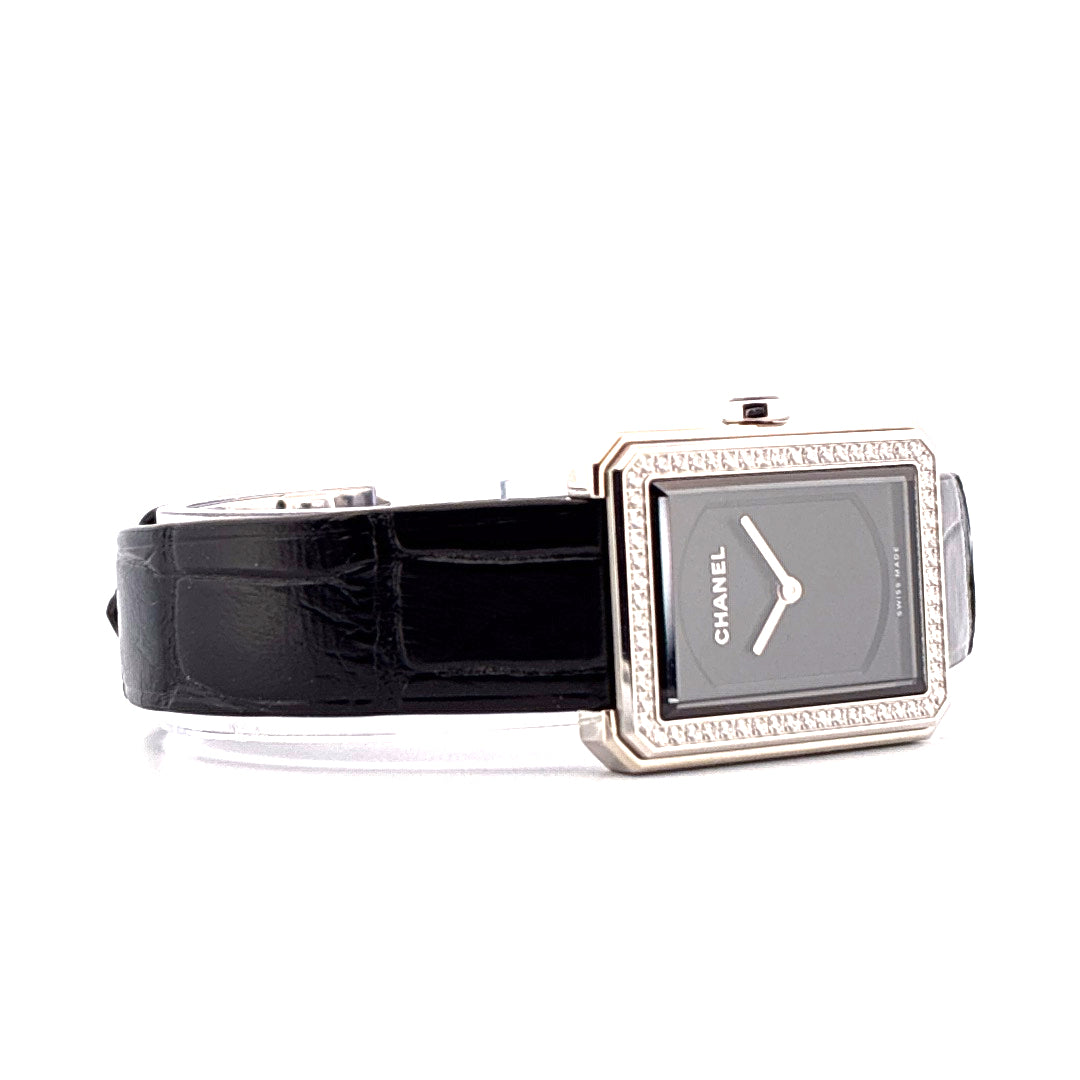Chanel Boyfriend Damenuhr mit Diamanten und schwarzem Lederarmband