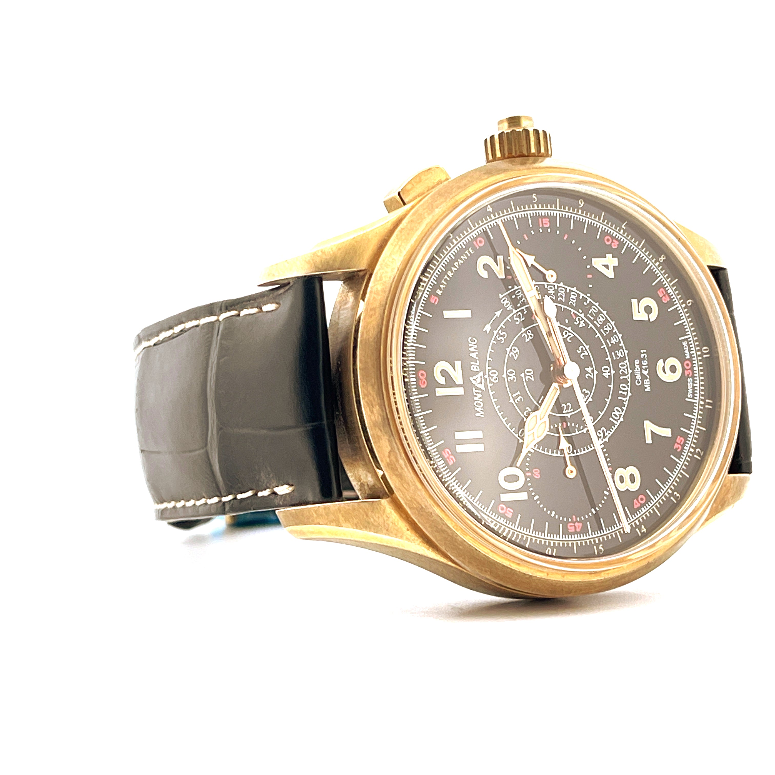 Montblanc 1858 Split-seconds Chronograph aus Bronze und Titan mit schwarzem Lederarmband leichte Seitenansicht