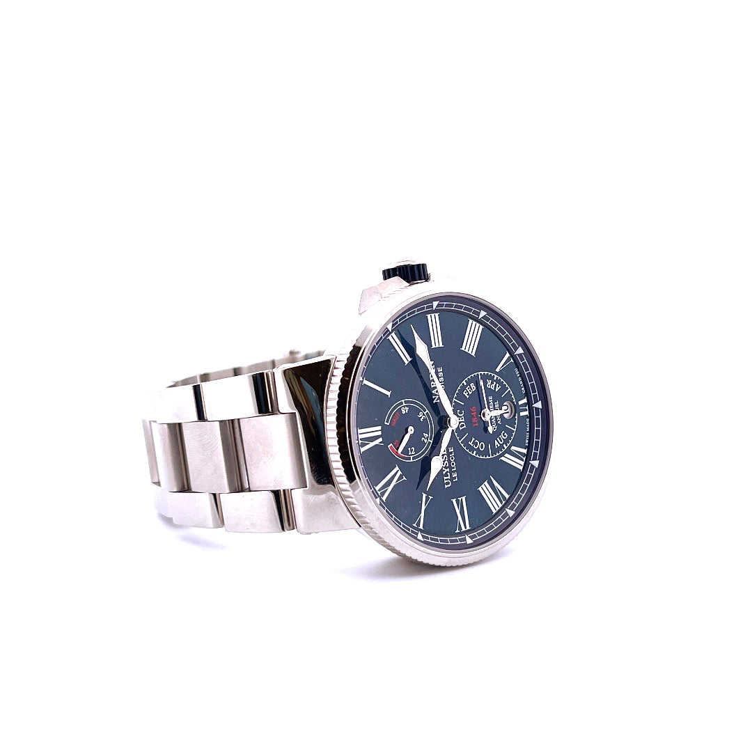 Ulysse Nardin Marine Chronometer Annual Calendar Stahl mit blauem Zifferblatt auf weißem Hintergrund