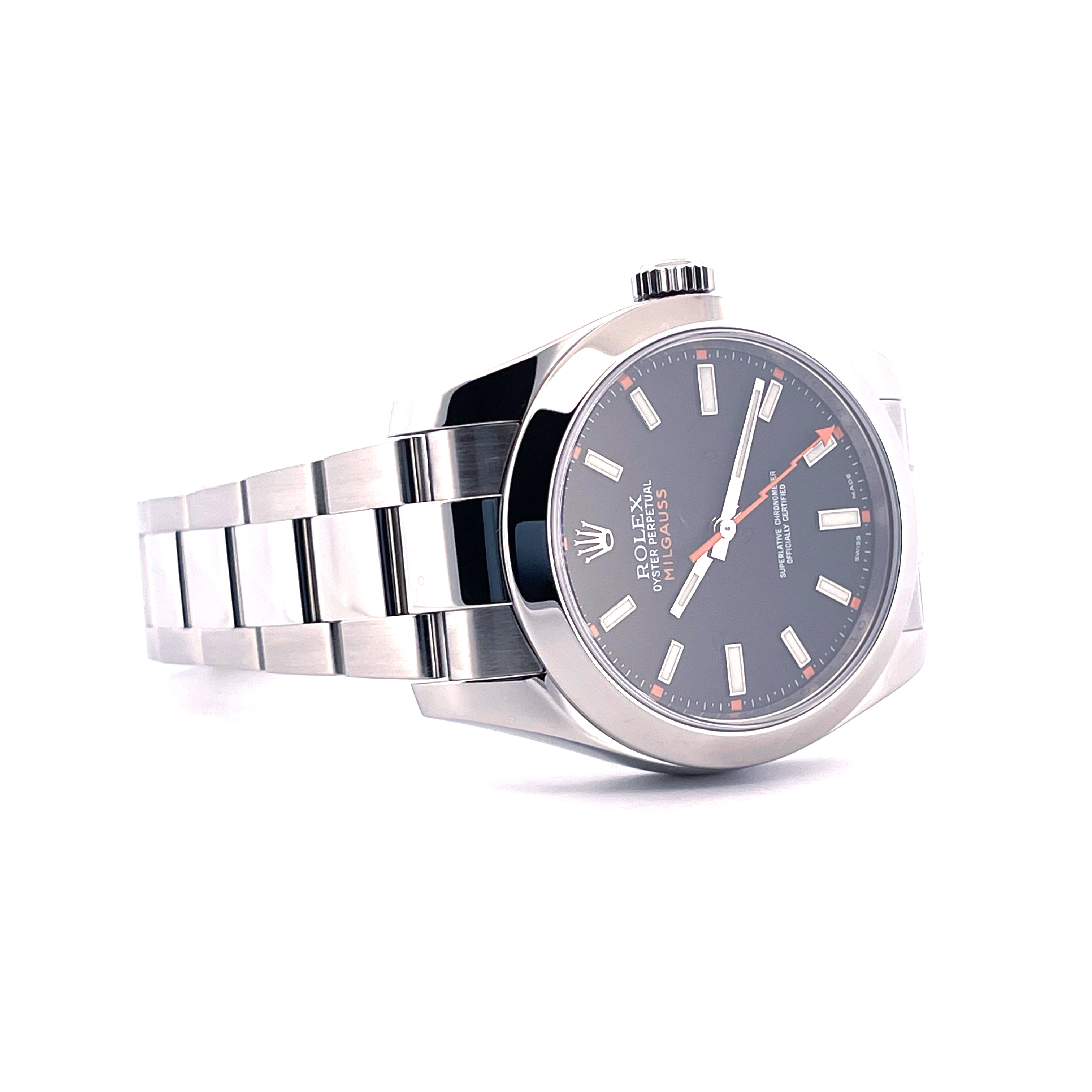 Rolex Milgauss 116400 aus Stahl mit schwarzem Zifferblatt und orangefarbenem Sekundenzeiger, Stahlarmband auf Weiss