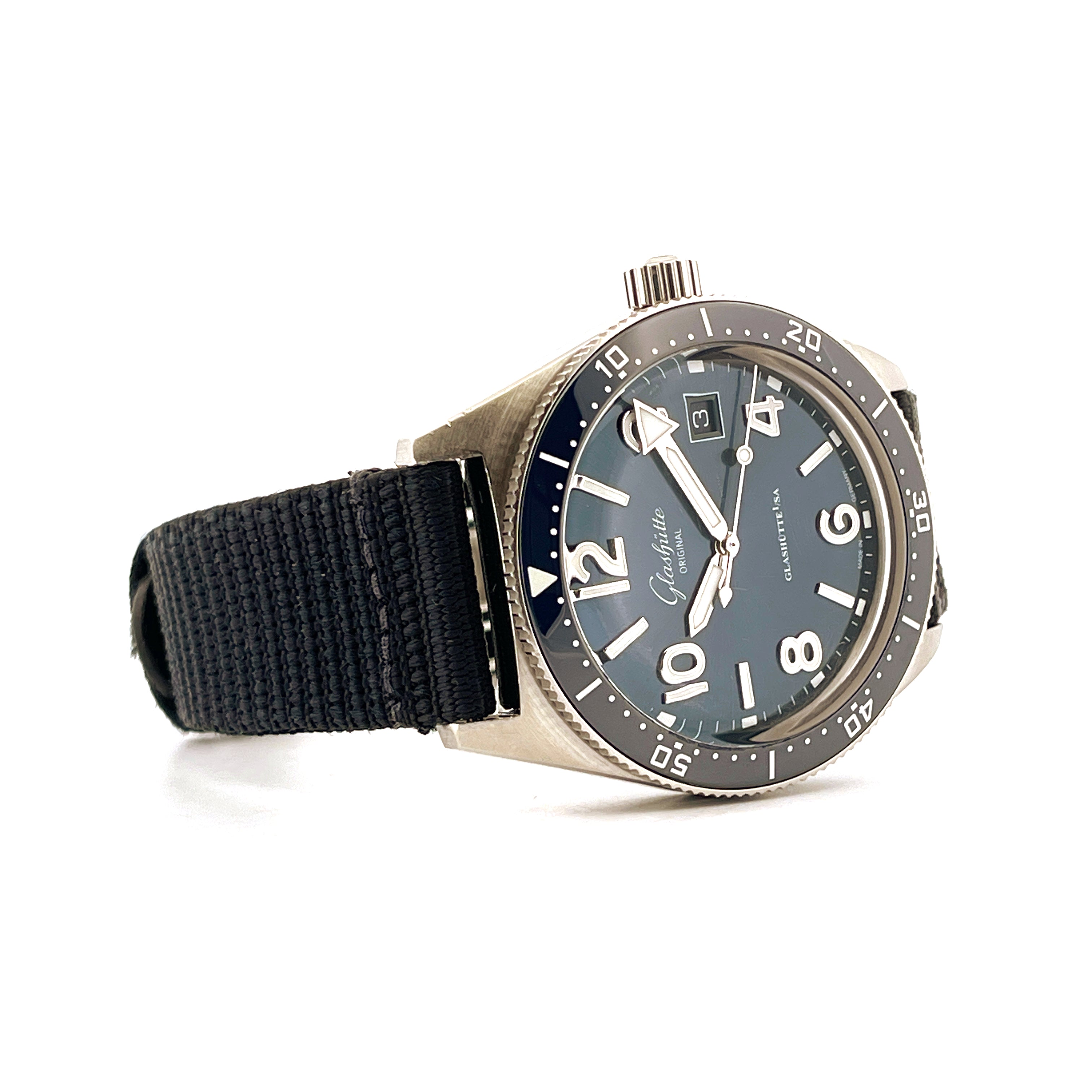 Glashütte Original Seaq Blue 39,5mm in Edelstahl mit schwarzem Nato-Armband und blauem Zifferblatt