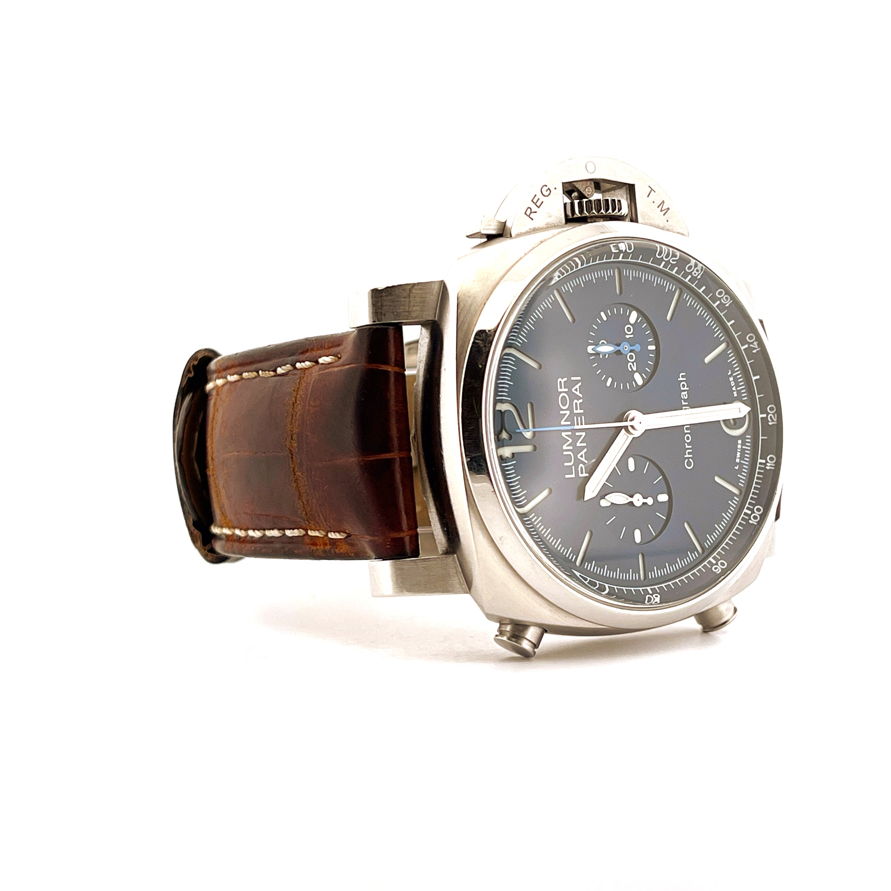 Panerai Luminor Chrono Pam01110 Edelstahl mit braunem Lederarmband im Detail