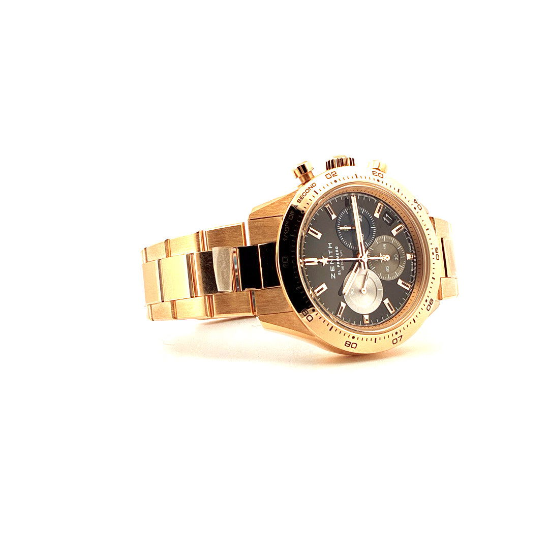 Zenith Chronomaster Sport 41 mm Roségold Automatik Uhr mit dunkelgrauem Zifferblatt auf weißem Hintergrund