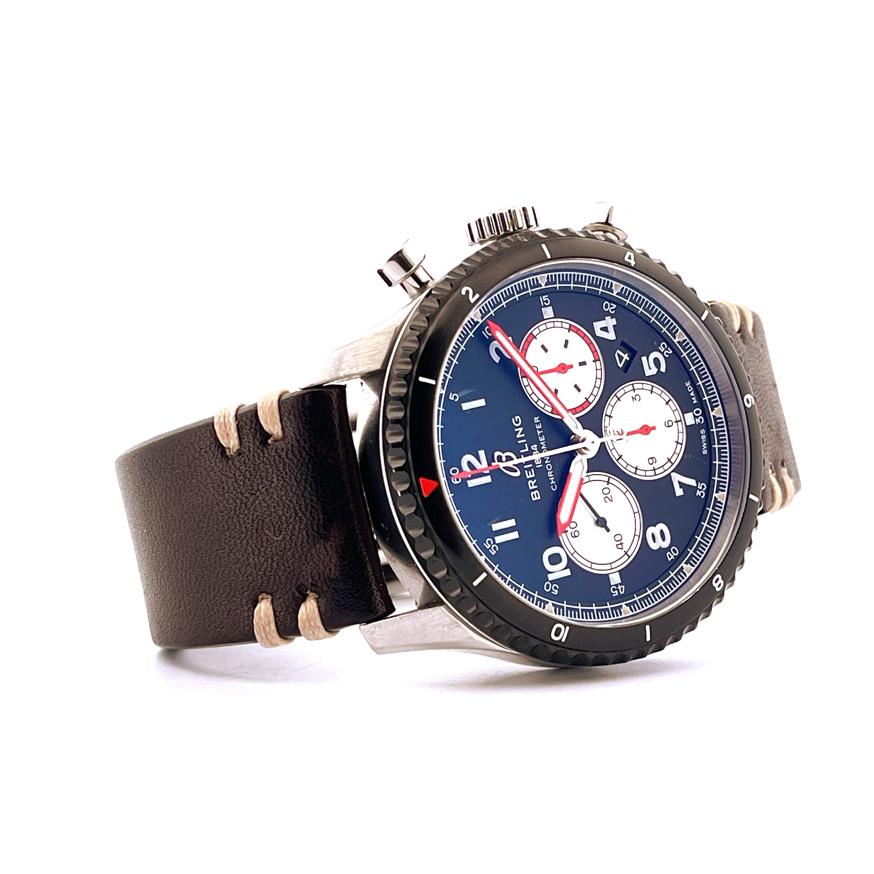 Breitling Aviator 8 B01 Chronograph 43 Mosquito Stahl mit blauem Zifferblatt und braunem Lederarmband