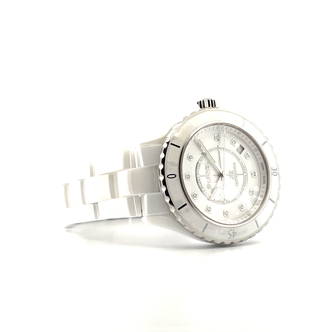 Chanel J12 38mm Automatik aus Keramik mit Diamanten auf weißem Zifferblatt und glänzendem Keramikarmband