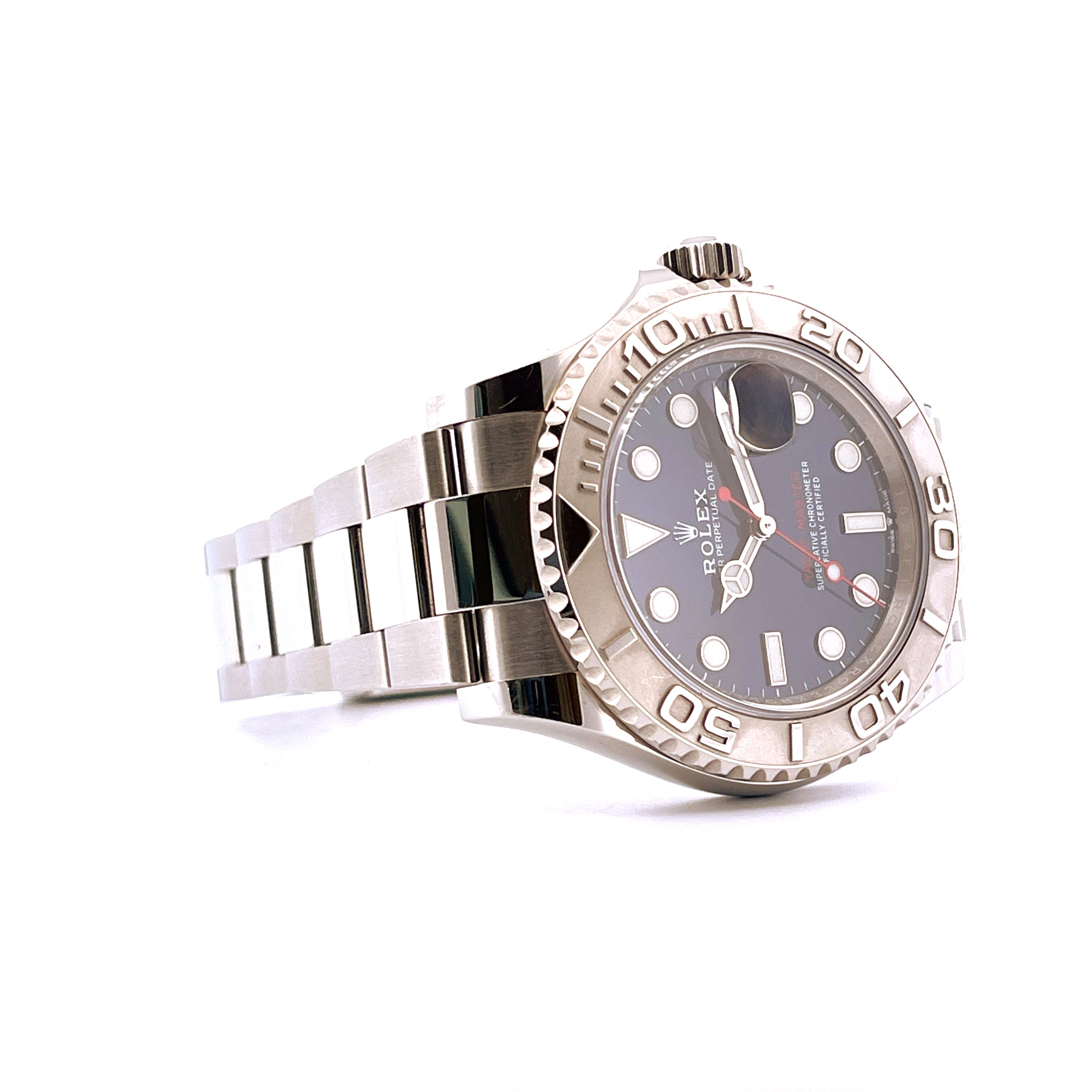 Rolex Yacht-Master 40 mit blauem Zifferblatt und Edelstahlarmband in Seitenansicht