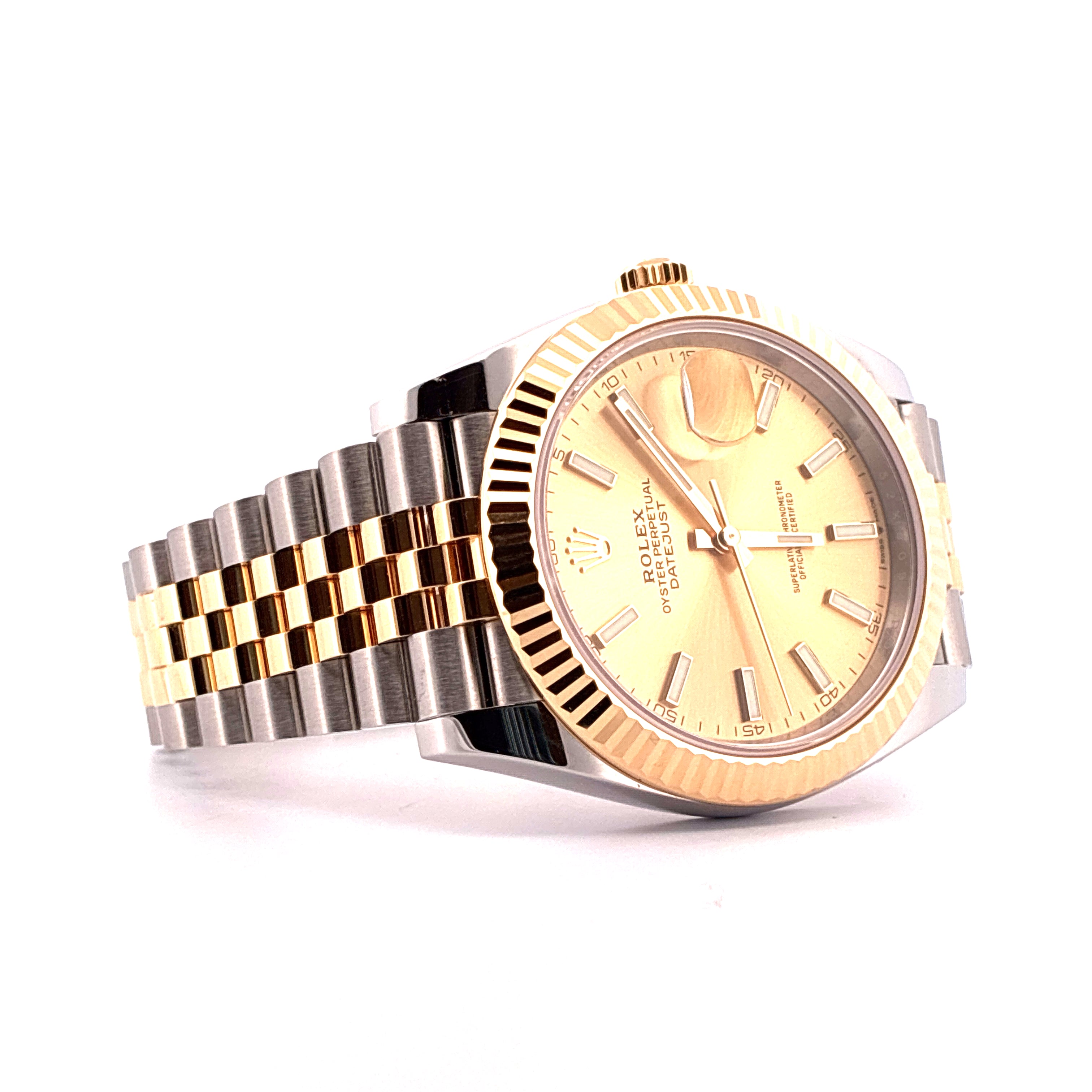 Rolex Datejust 41 Bicolor Damenuhr im Detail mit goldenem Zifferblatt und polierter Lünette