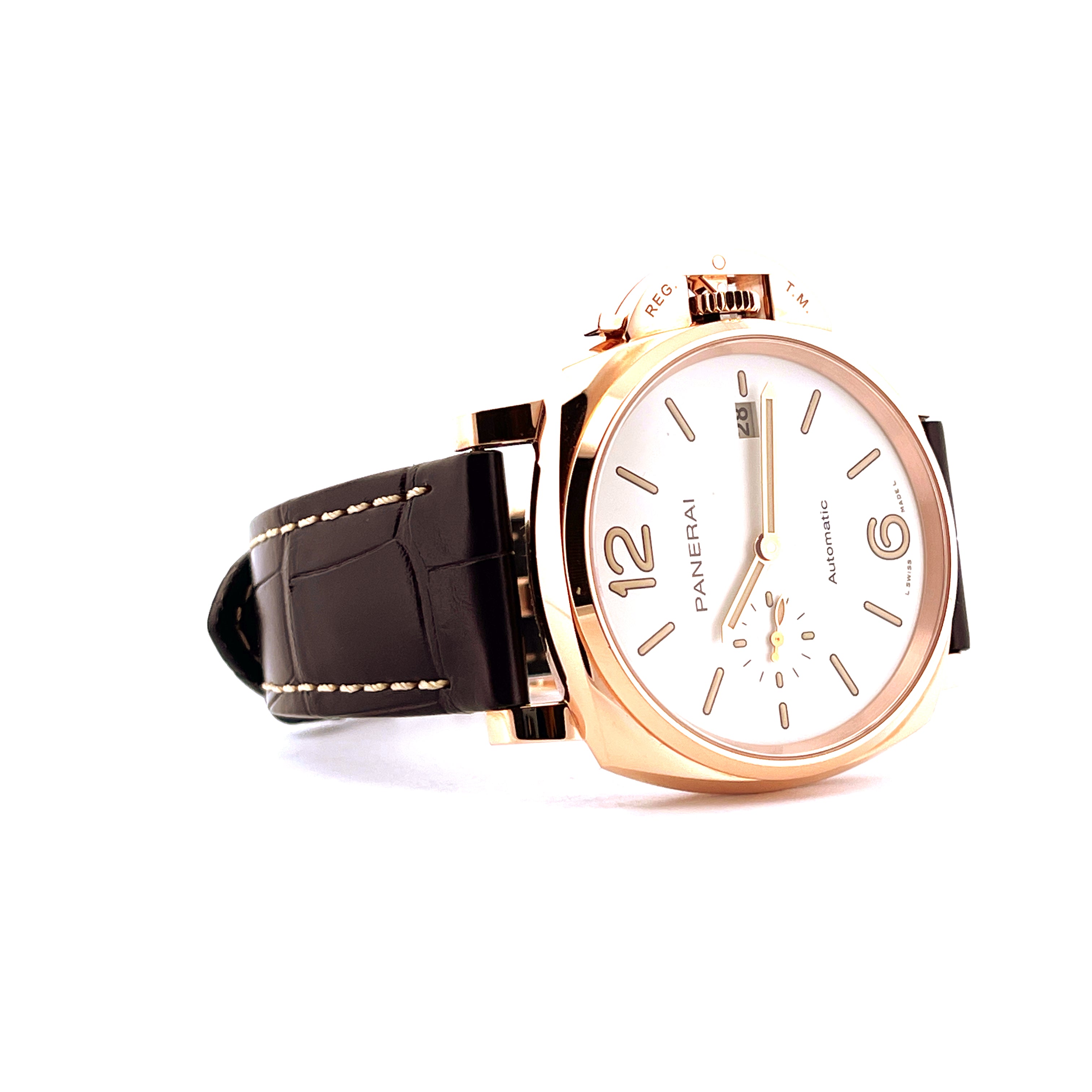 Panerai Luminor Due 42mm Roségold Automatik mit weißem Zifferblatt und schwarzem Lederarmband auf weißem Hintergrund