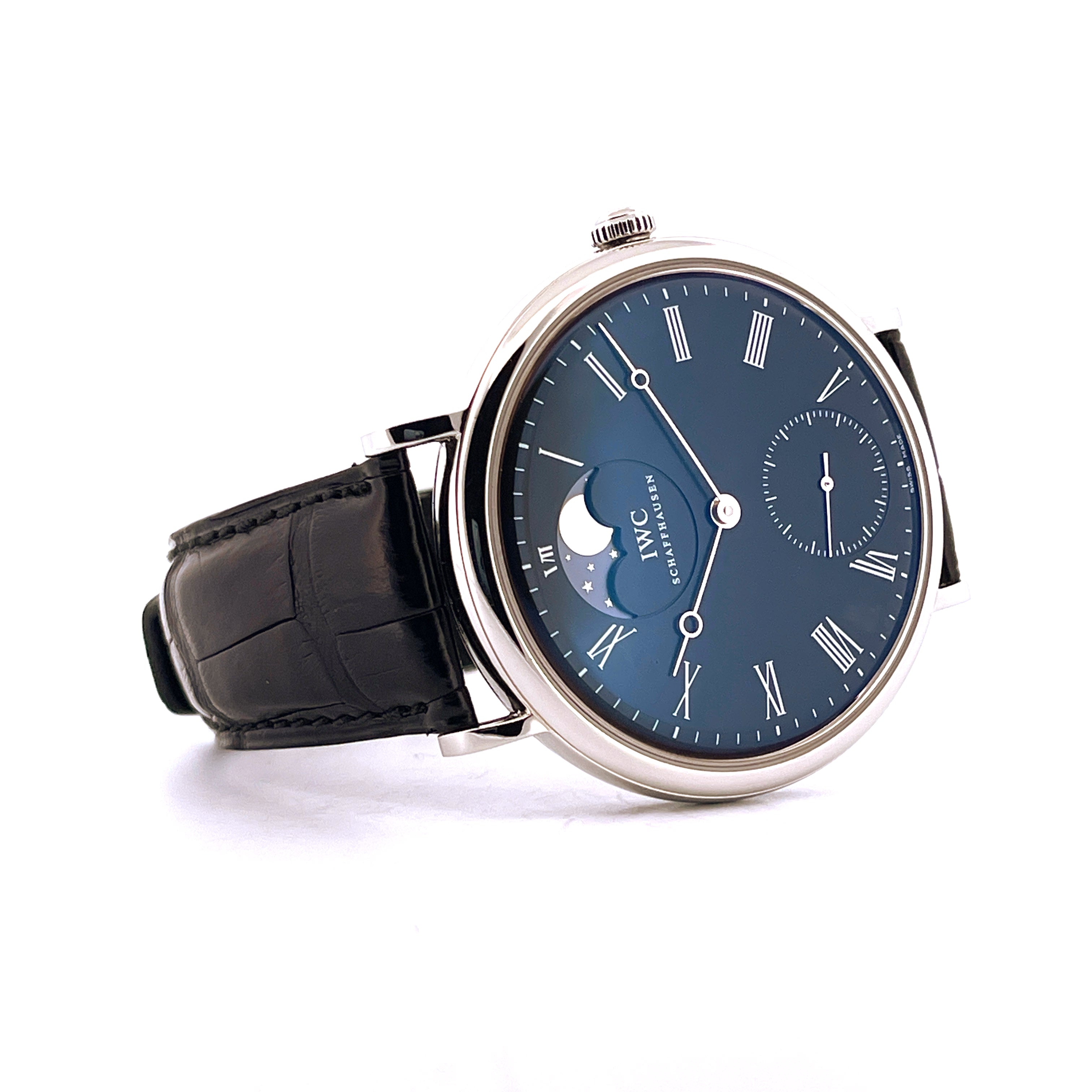 IWC Portofino Moonphase Edelstahl mit blauem Zifferblatt und schwarzem Lederband aus der Seitenansicht