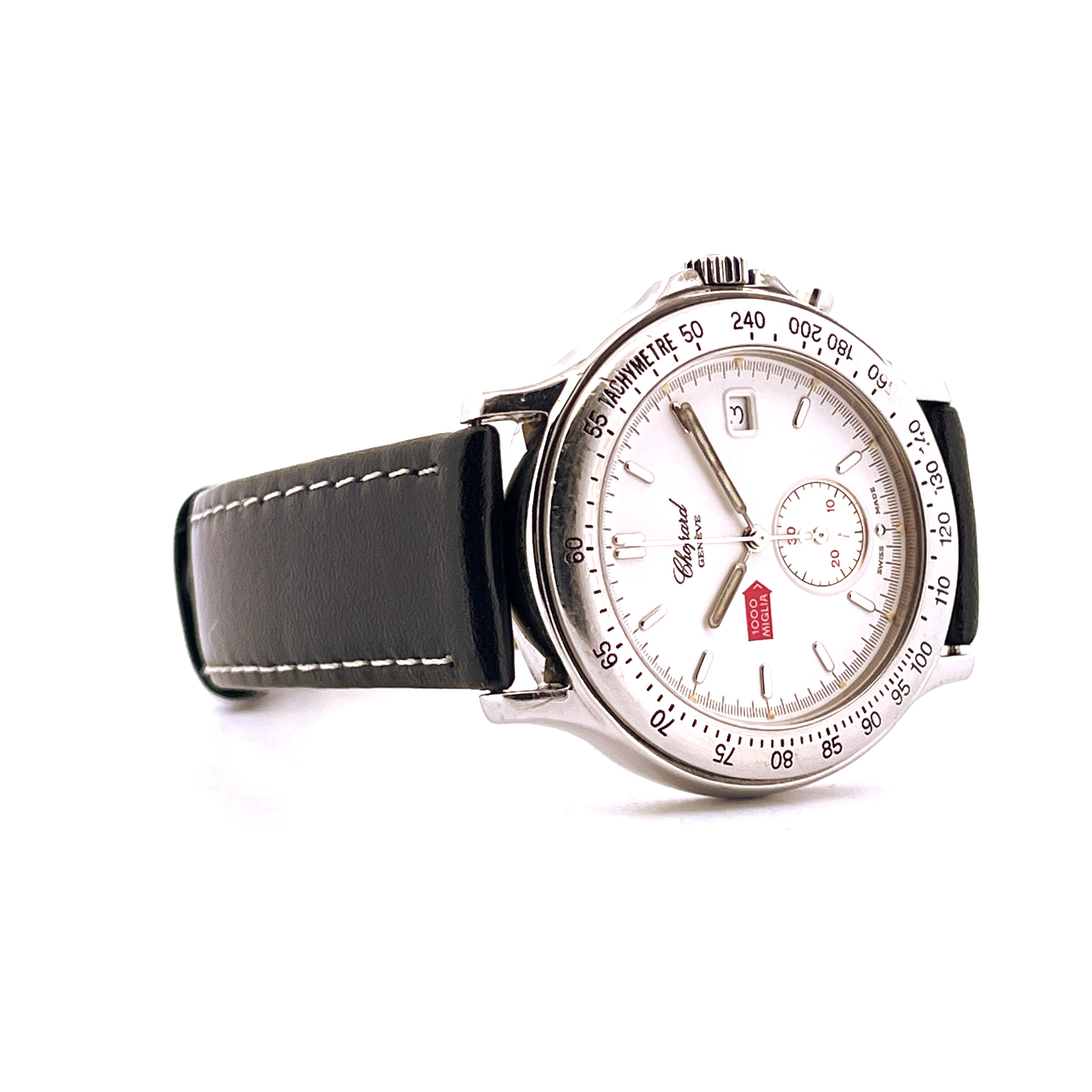 Chopard Mille Miglia Monopusher im Profil auf weißem Hintergrund mit schwarzem Lederarmband