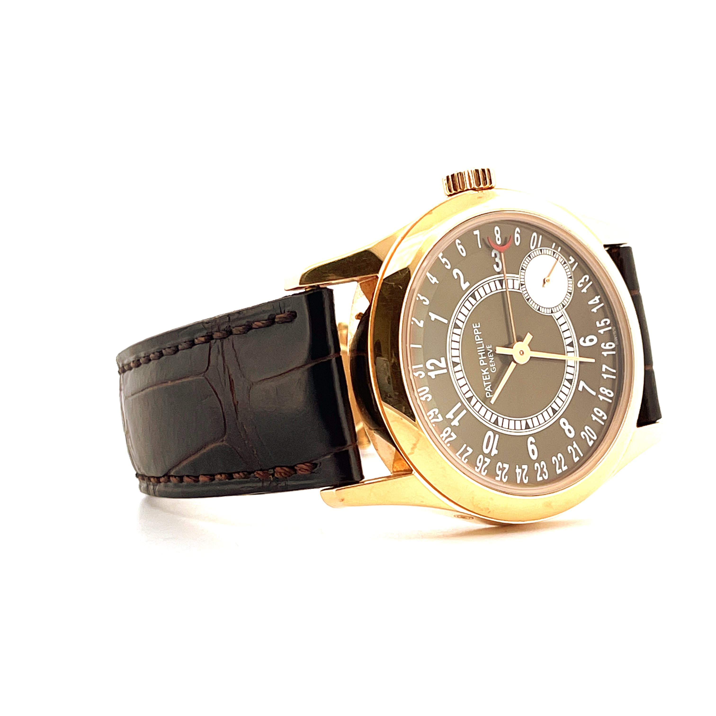 Patek Philippe Calatrava Roségold 6000R-001 mit braunem Alligatorlederarmband, seitliche Ansicht
