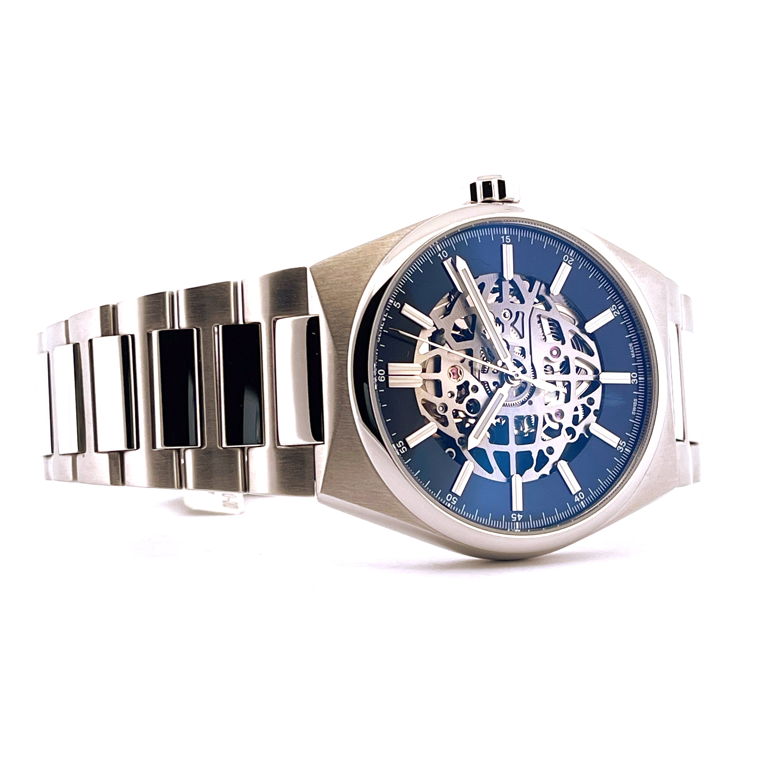 Frederique Constant Highlife Skeleton Blue Automatik Edelstahl mit skelettiertem Zifferblatt und blauem Hintergrund