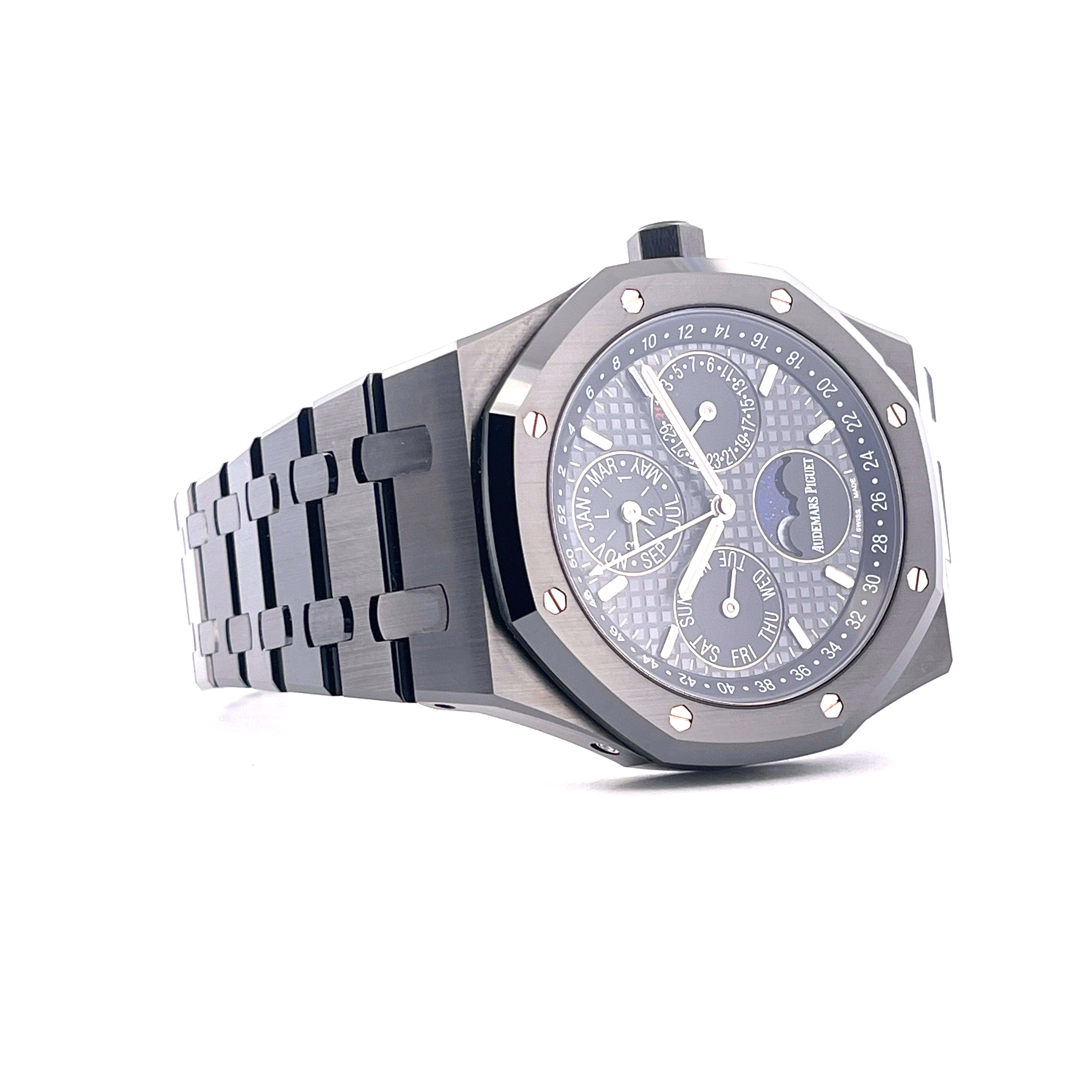 Royal Oak Perpetual Calendar Black Ceramic 26579CE / Service in 2025 / Jahr 2018