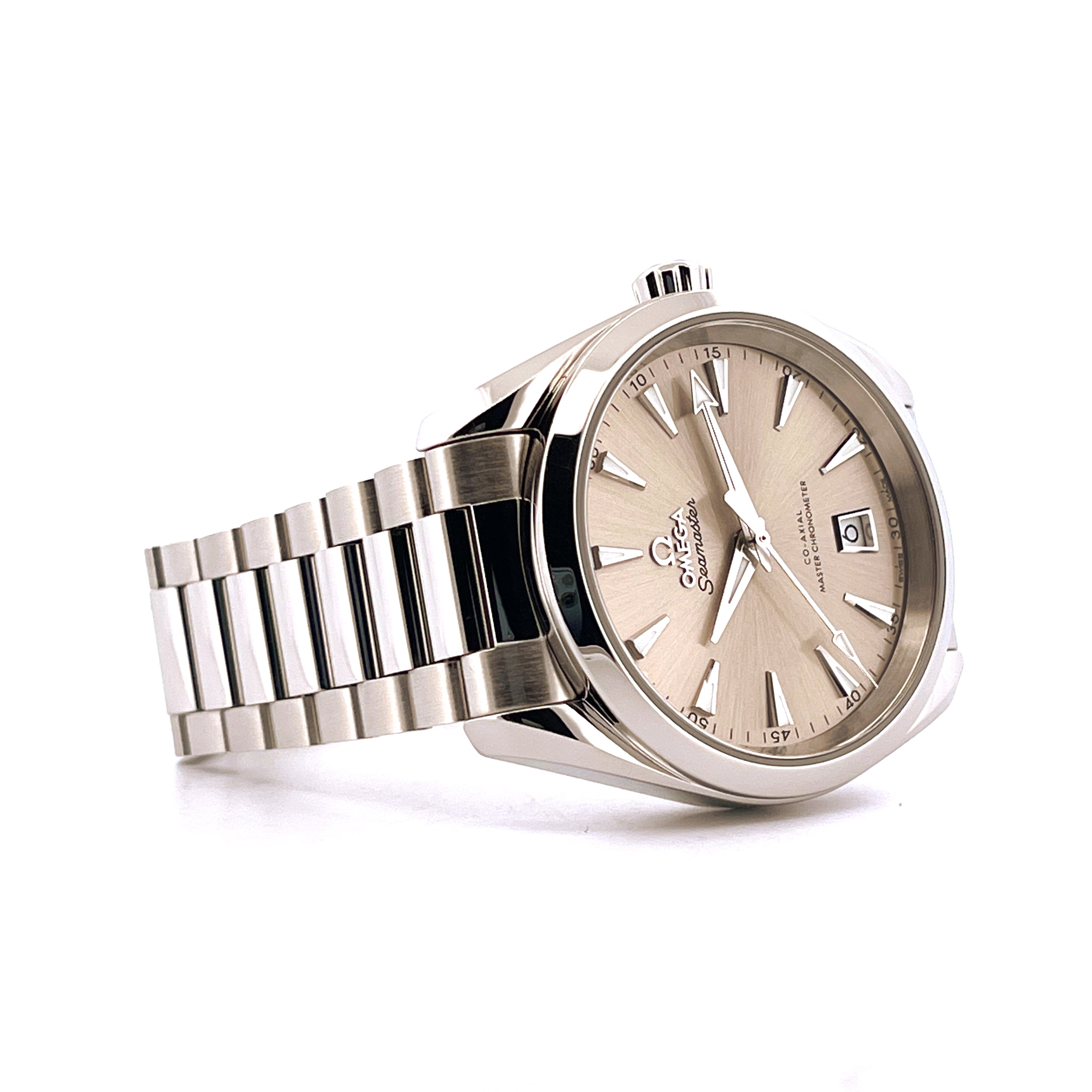 Omega Seamaster Aqua Terra 150M Sandstone 38 mm Uhr aus Edelstahl mit silbernem Zifferblatt auf weißem Hintergrund