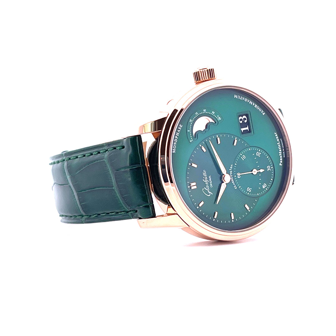 Glashütte Original PanoMaticLunar in Roségold mit grünem Zifferblatt und Lederband