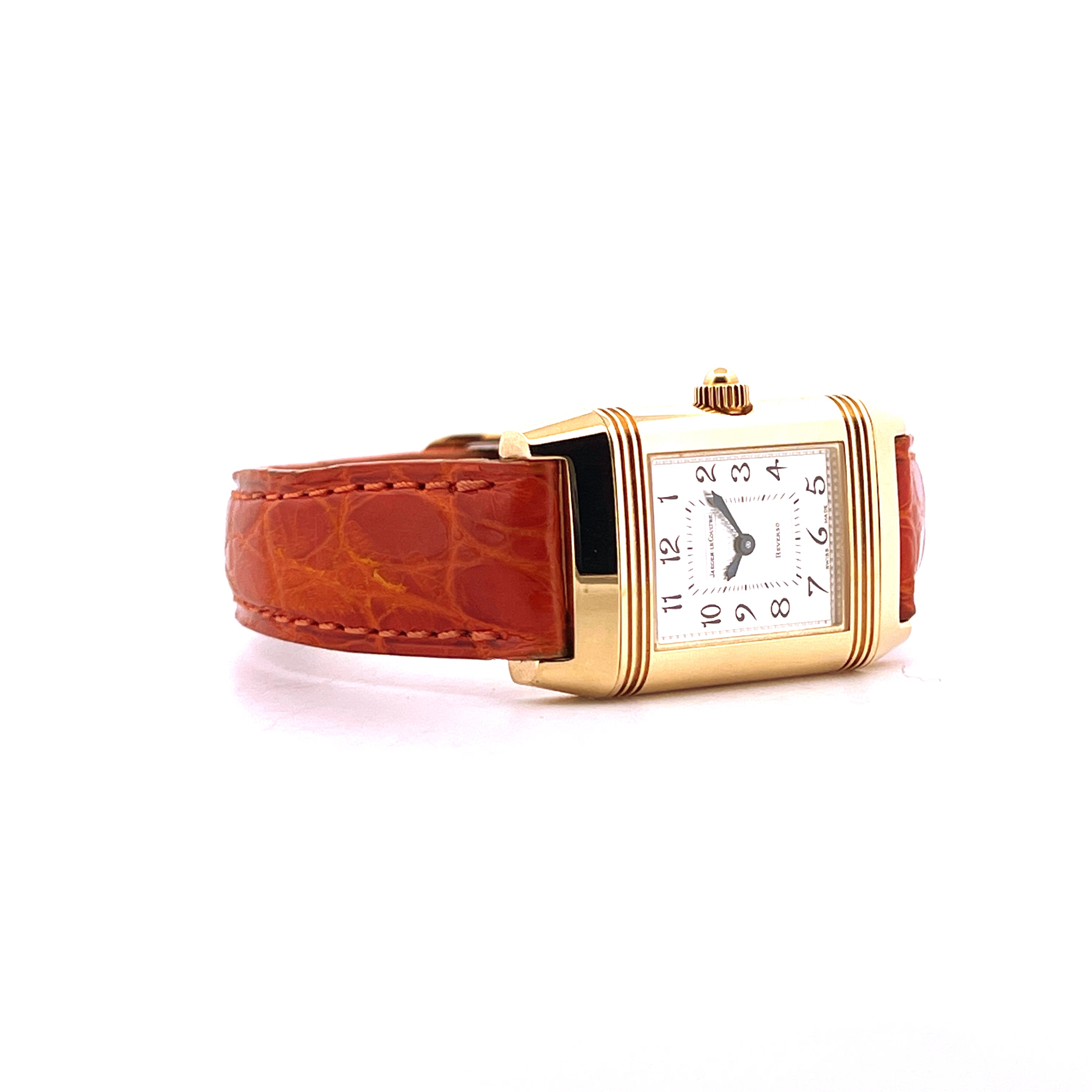 Jaeger-LeCoultre Reverso Duetto Gelbgold mit braunem Lederarmband auf weißem Hintergrund