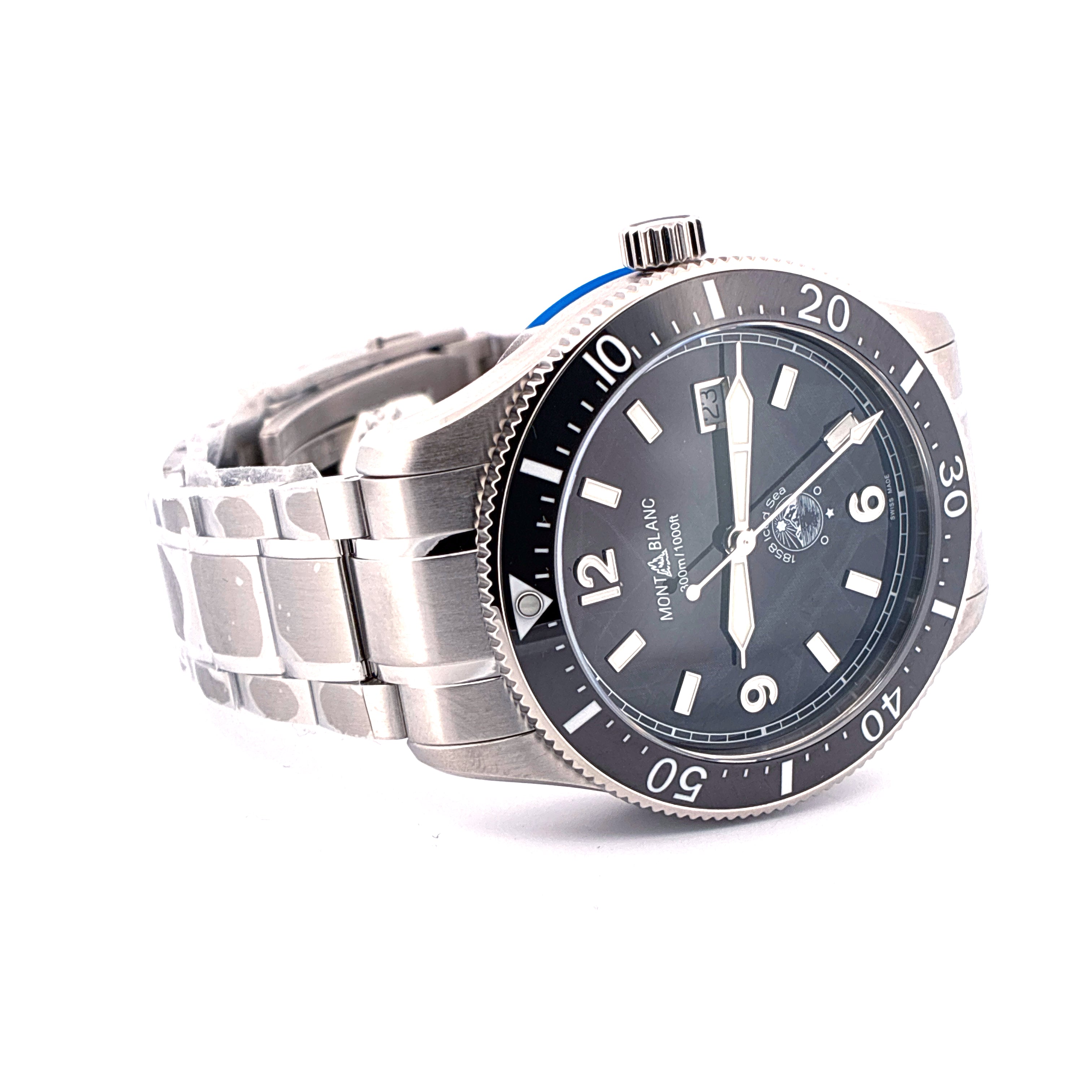 Montblanc 1858 Iced Sea Automatik Stahl mit dunklem Zifferblatt und silbernem Armband aus neuem Zustand