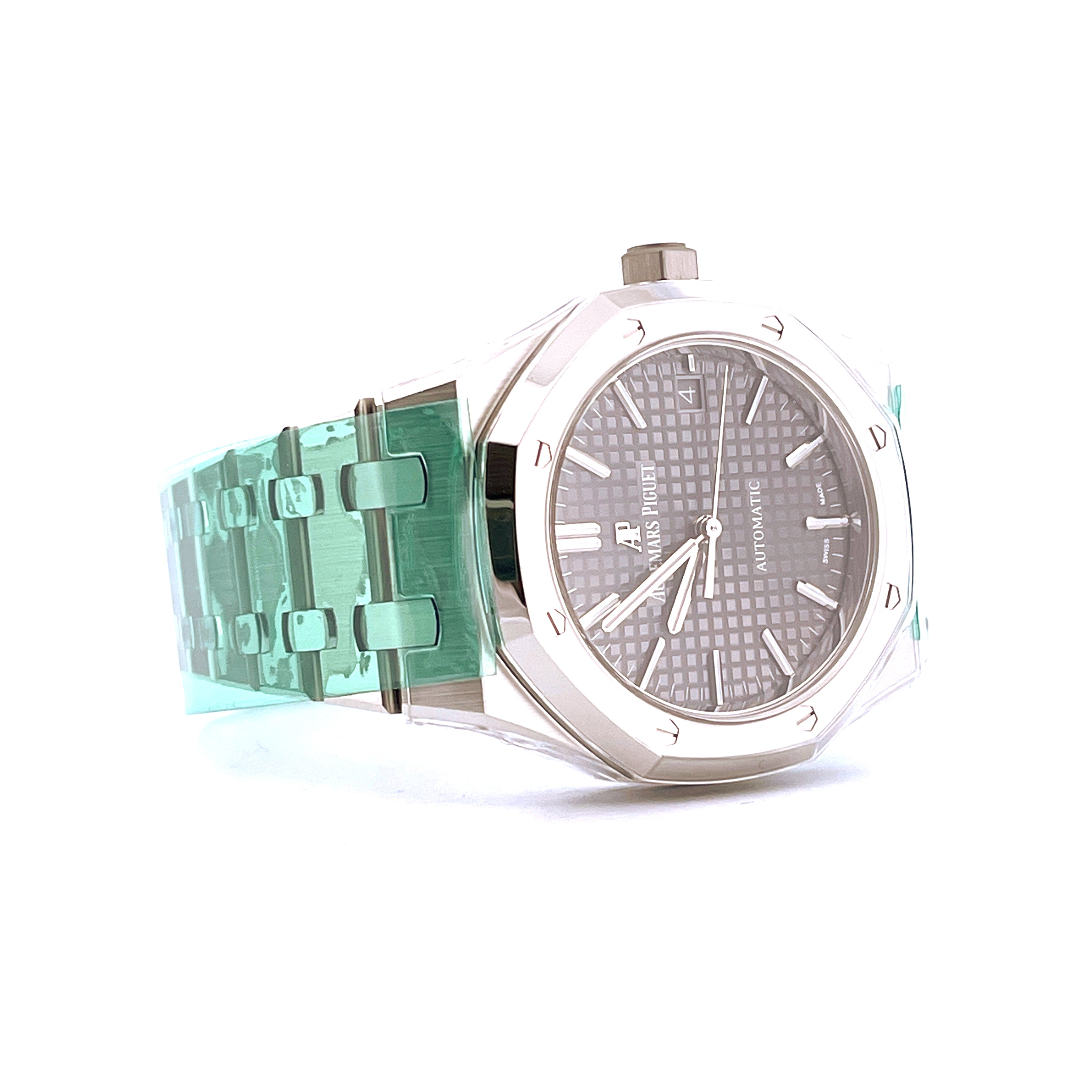 Audemars Piguet Royal Oak 15450ST Edelstahl Automatik auf hellem Hintergrund