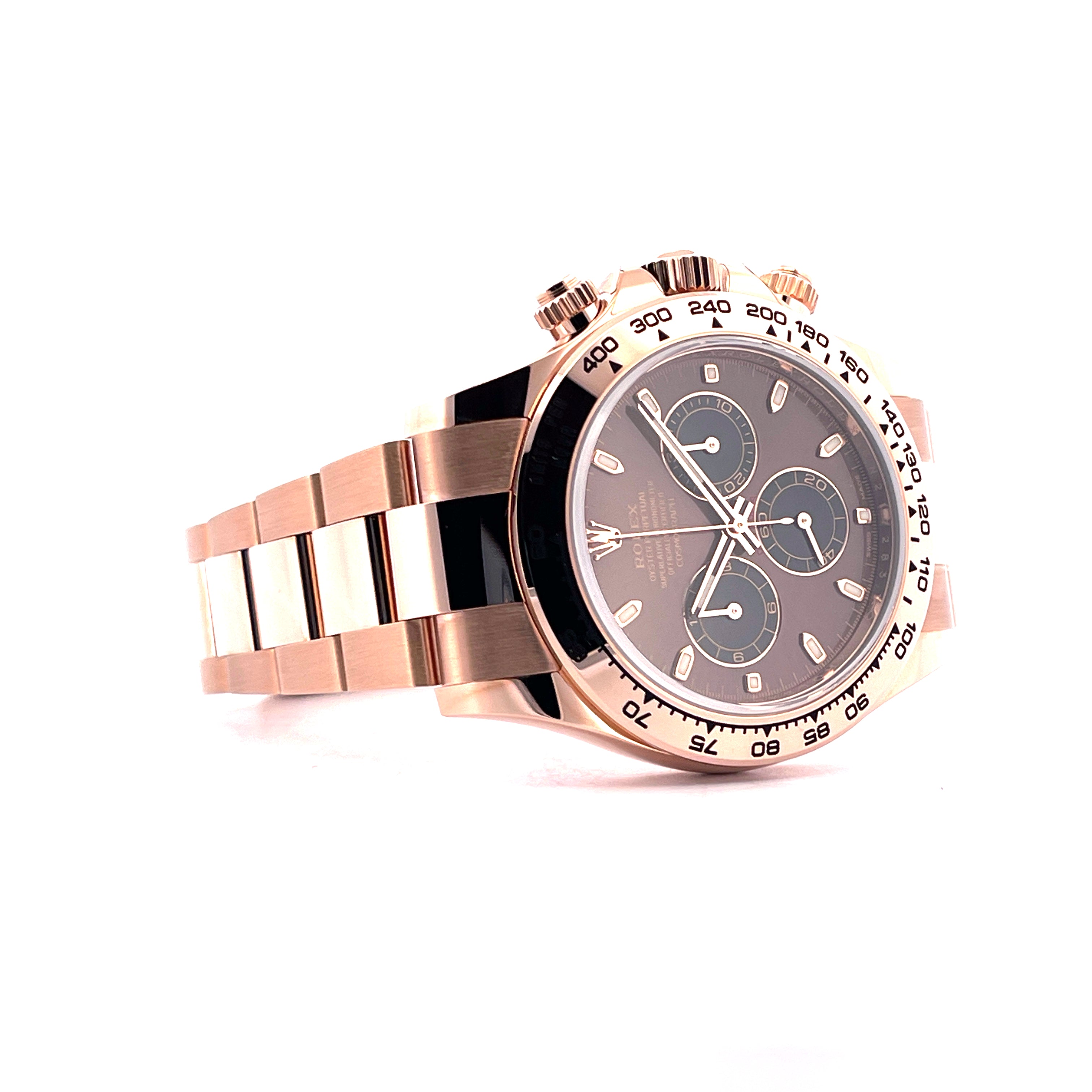 Rolex Daytona Everose 18 kt mit Schokoladen-Zifferblatt, Seitenansicht des roségoldenen Gehäuses und Armbands