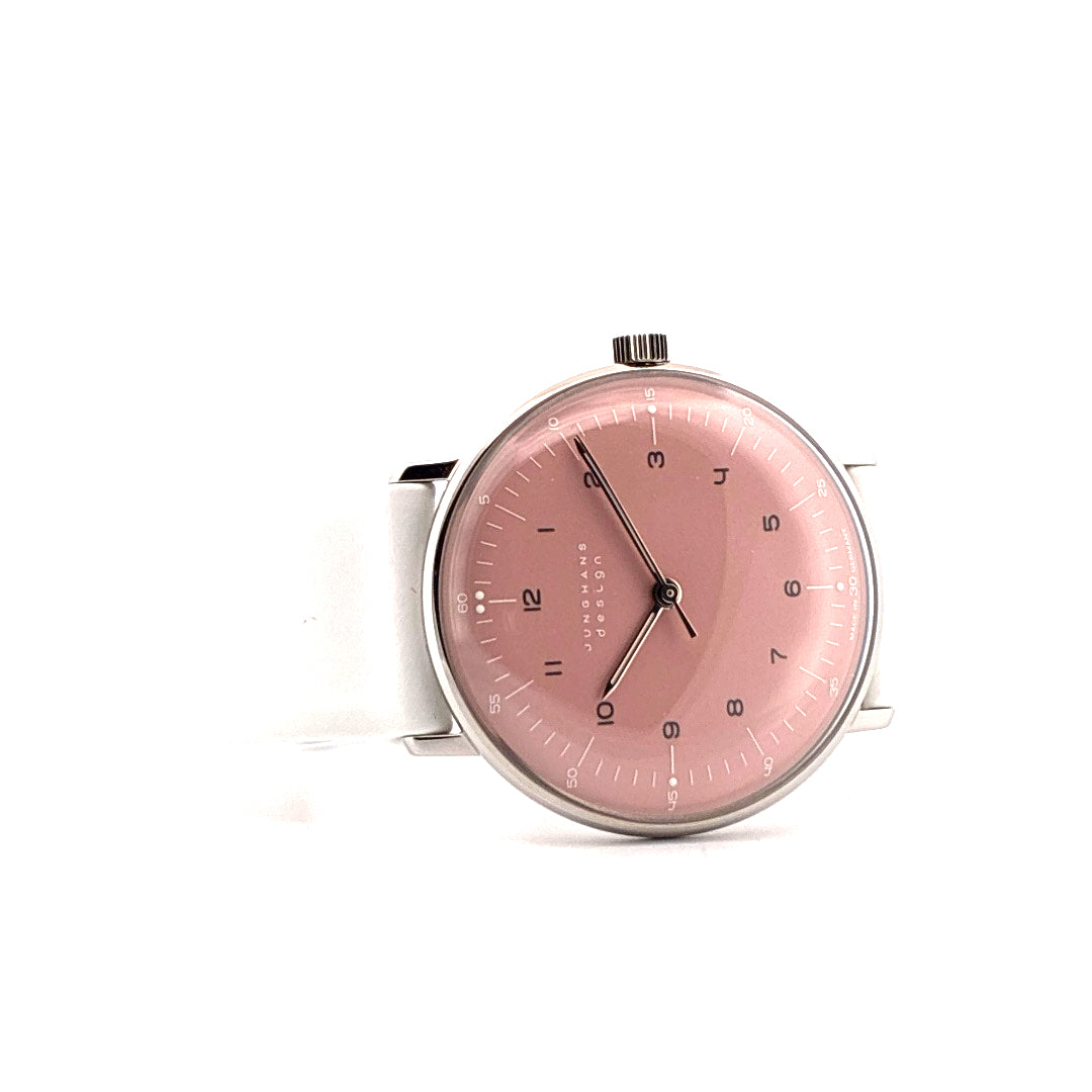 Junghans Max Bill Handaufzug Uhr mit rosafarbenem Zifferblatt und weißem Lederarmband im Seitenprofil