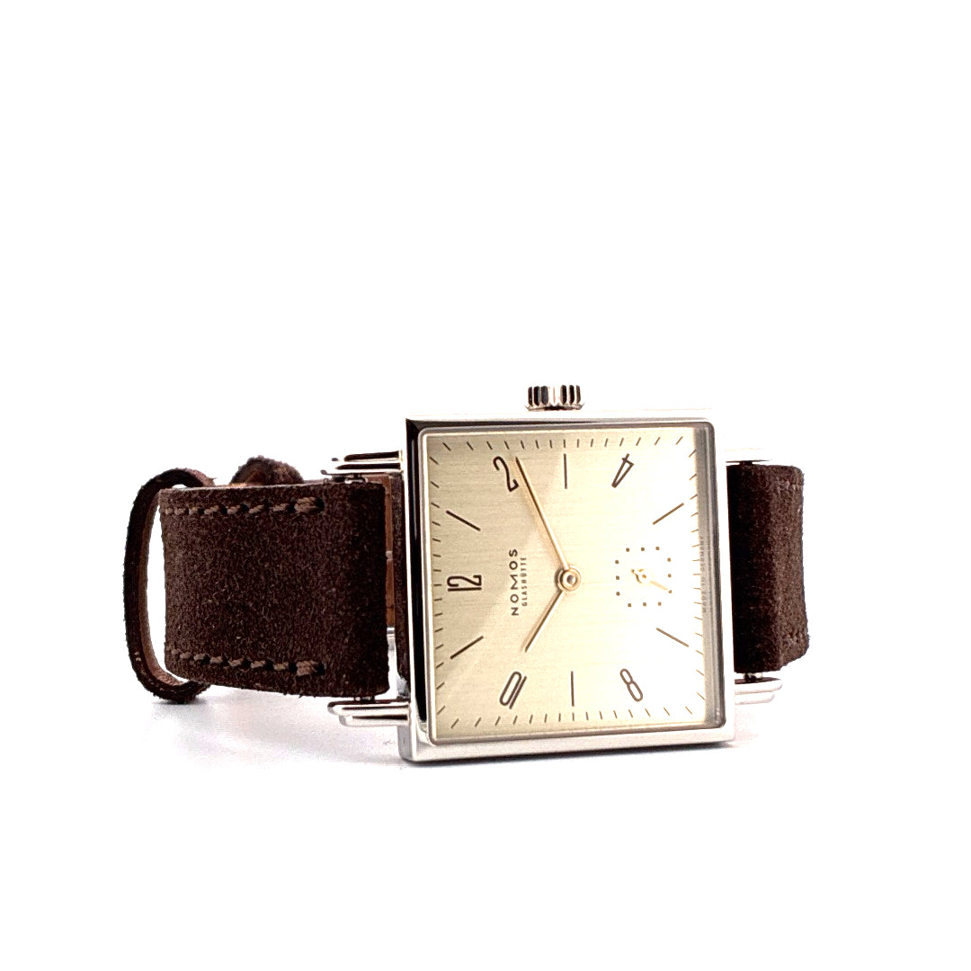 Nomos Tetra 27 Karat Like Unworn Armbanduhr mit hellbeigem Zifferblatt und braunem Lederarmband
