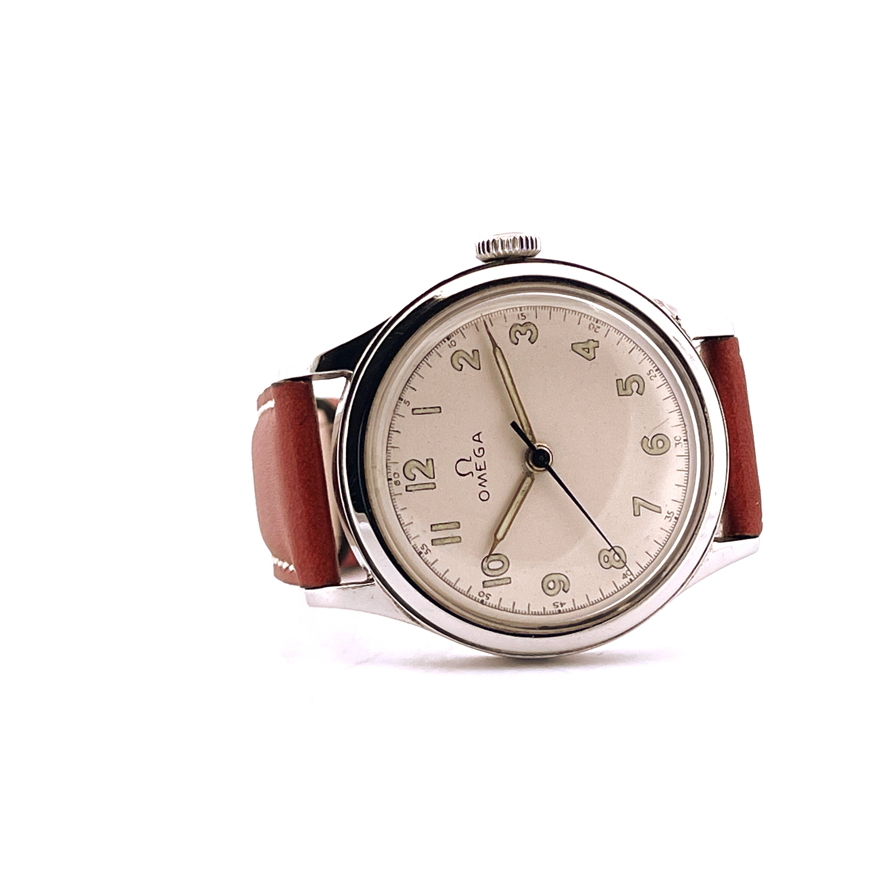 Omega Military 1944 Armbanduhr mit Lederarmband in Cognac, Stahlgehäuse mit hellem Zifferblatt