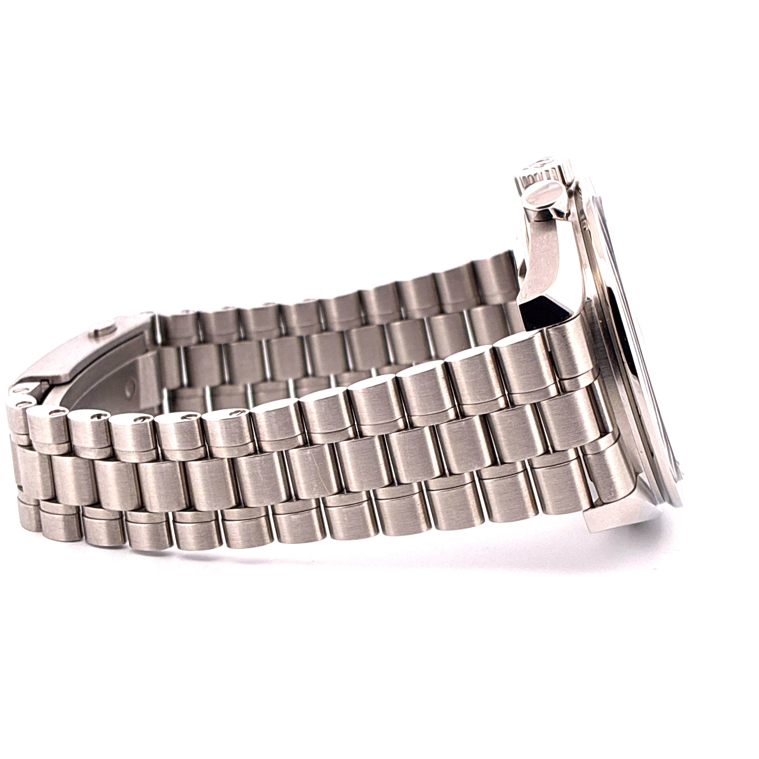 Omega Speedmaster Professional Moonwatch aus Edelstahl mit Hesalit-Glas und Oyster-Armband in Seitenansicht