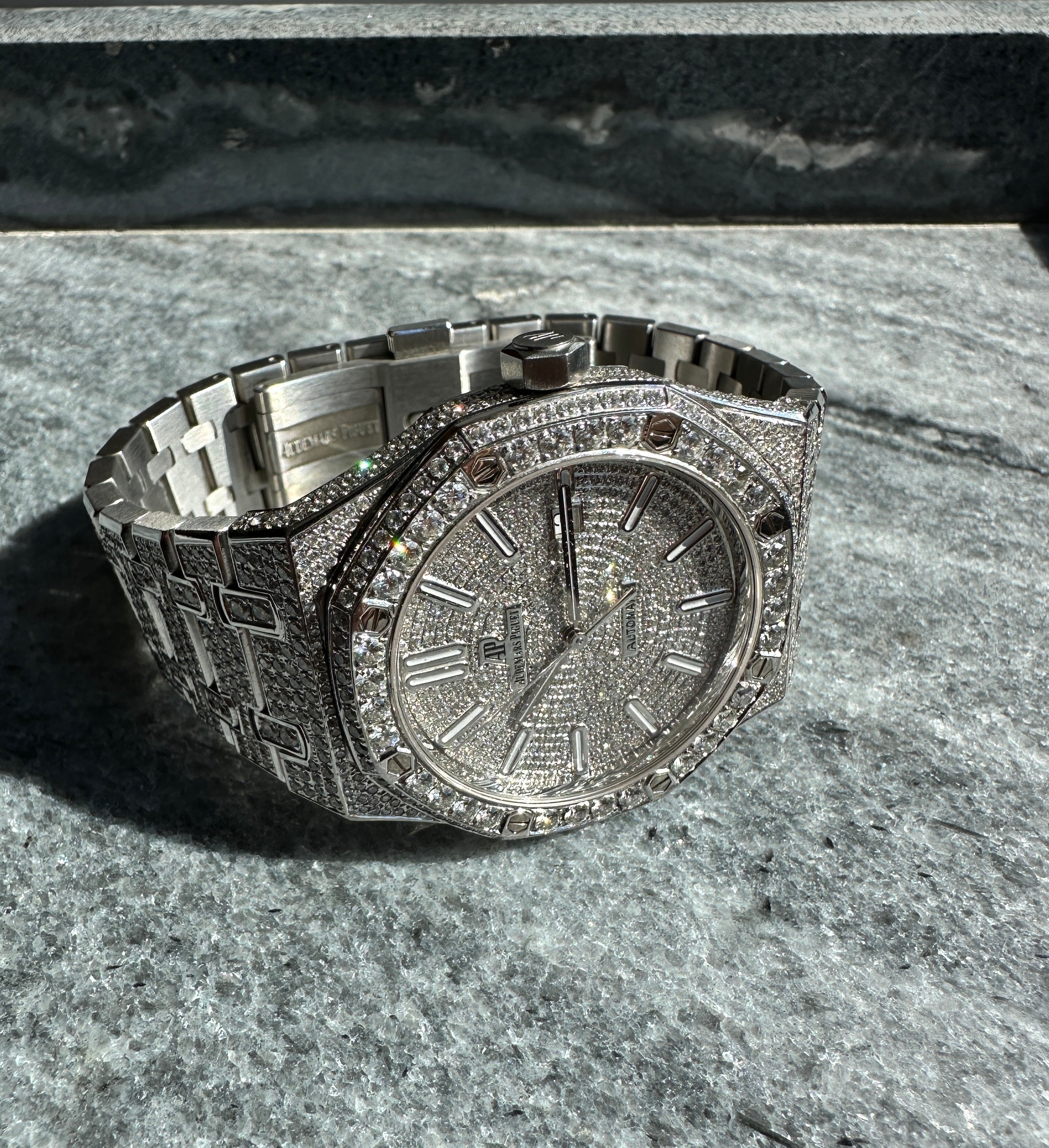 Audemars Piguet Royal Oak 15400ST Iced out 2016 Automatik aus Edelstahl mit Diamanten auf Zifferblatt und Lünette