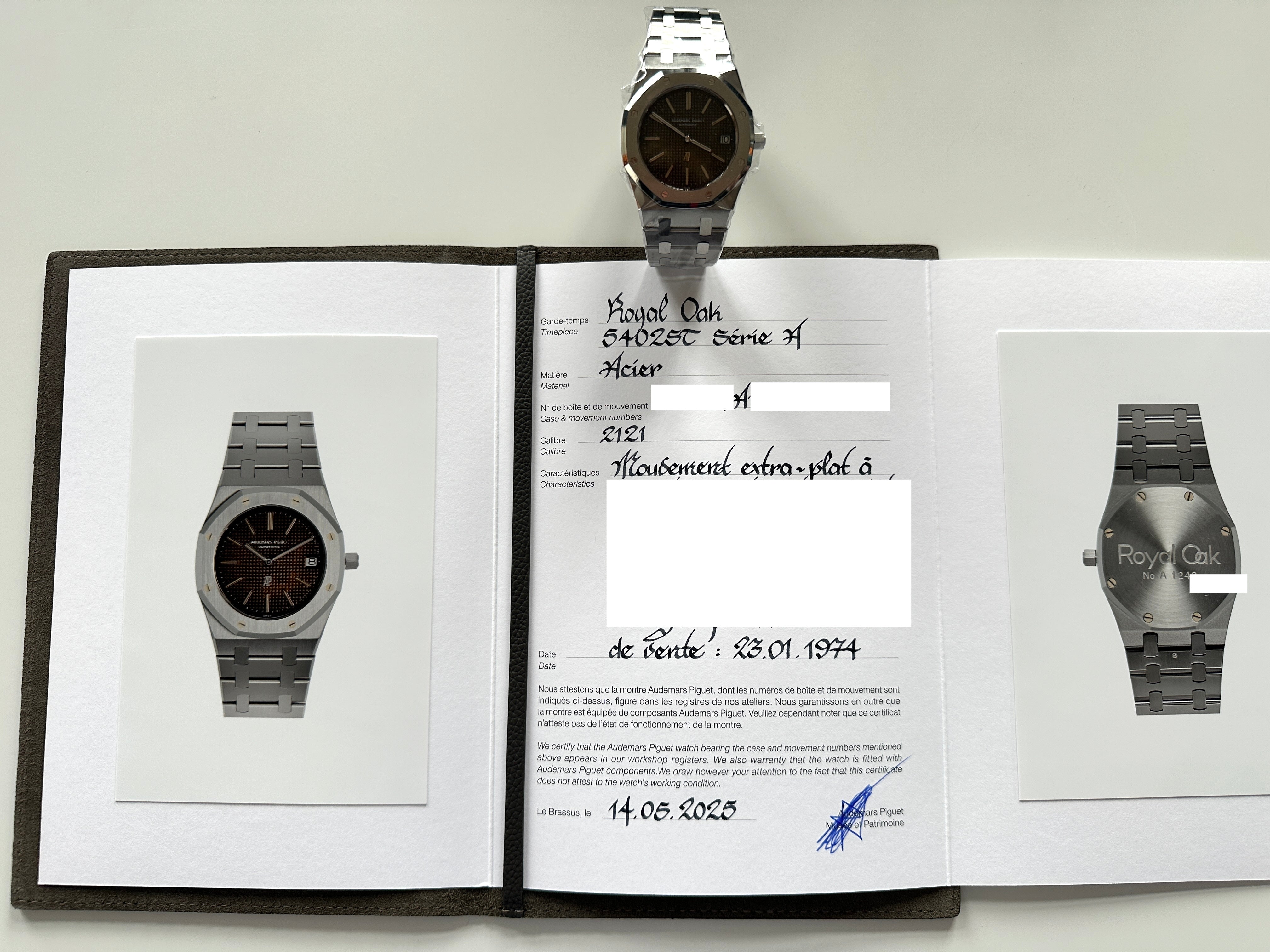 Audemars Piguet Royal Oak Jumbo Stahl mit Zertifikat und zwei Uhren-Abbildungen