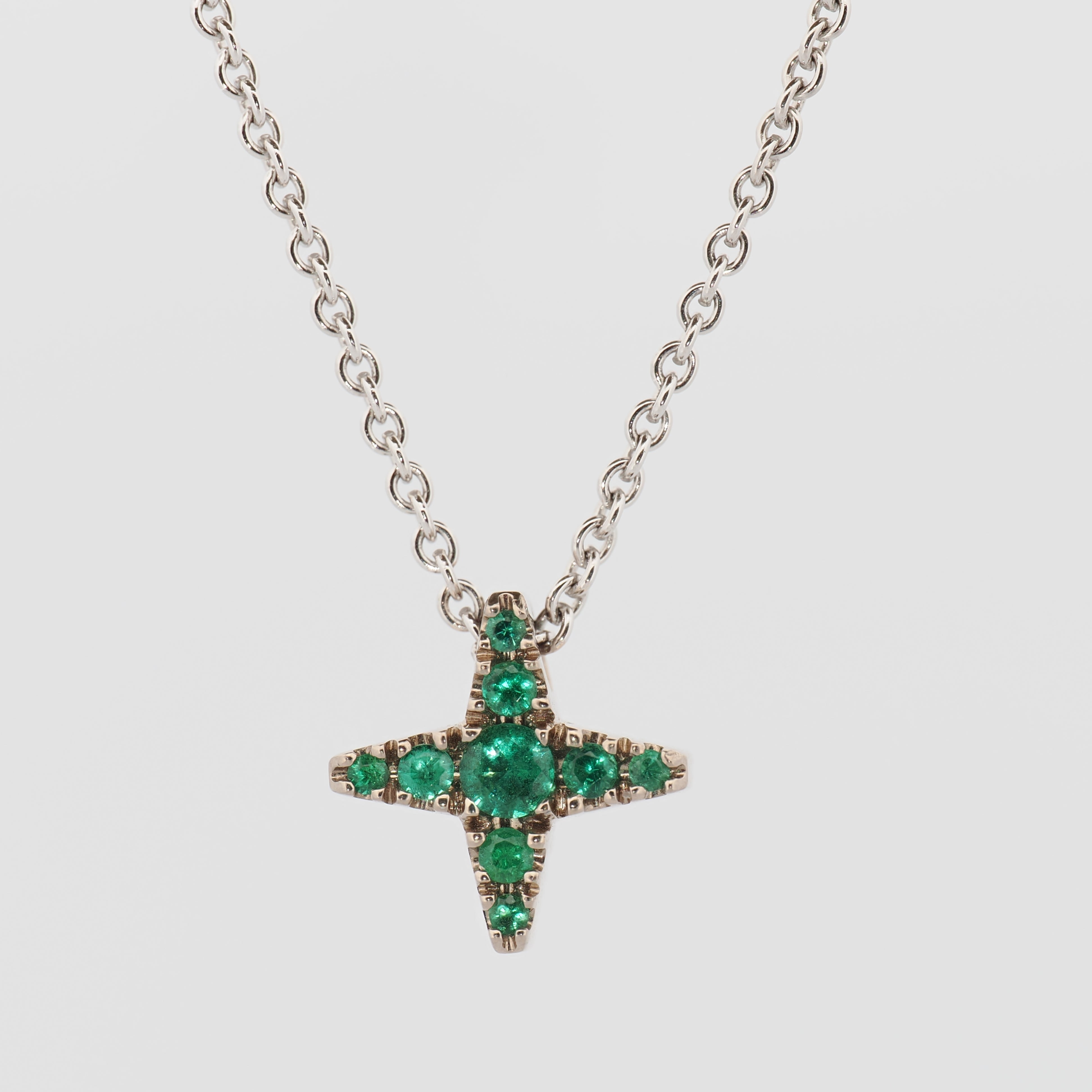 Collier Star S Weißgold mit Smaragden