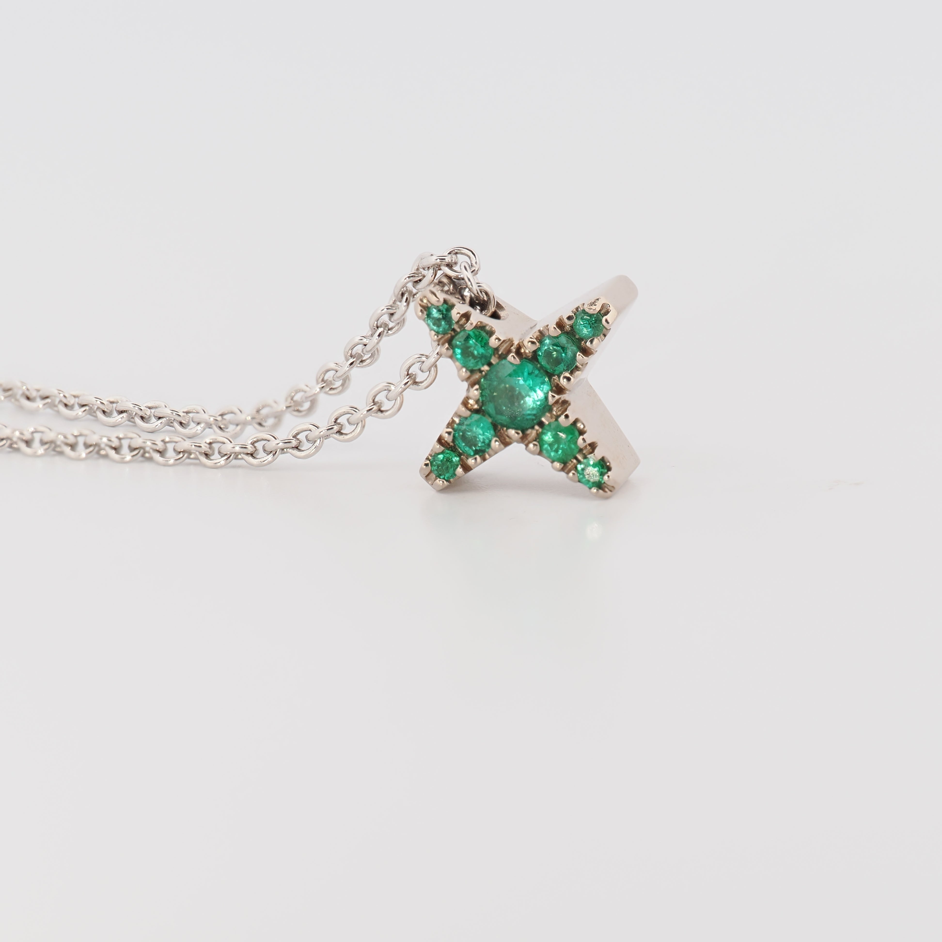 Collier Star S Weißgold mit Smaragden