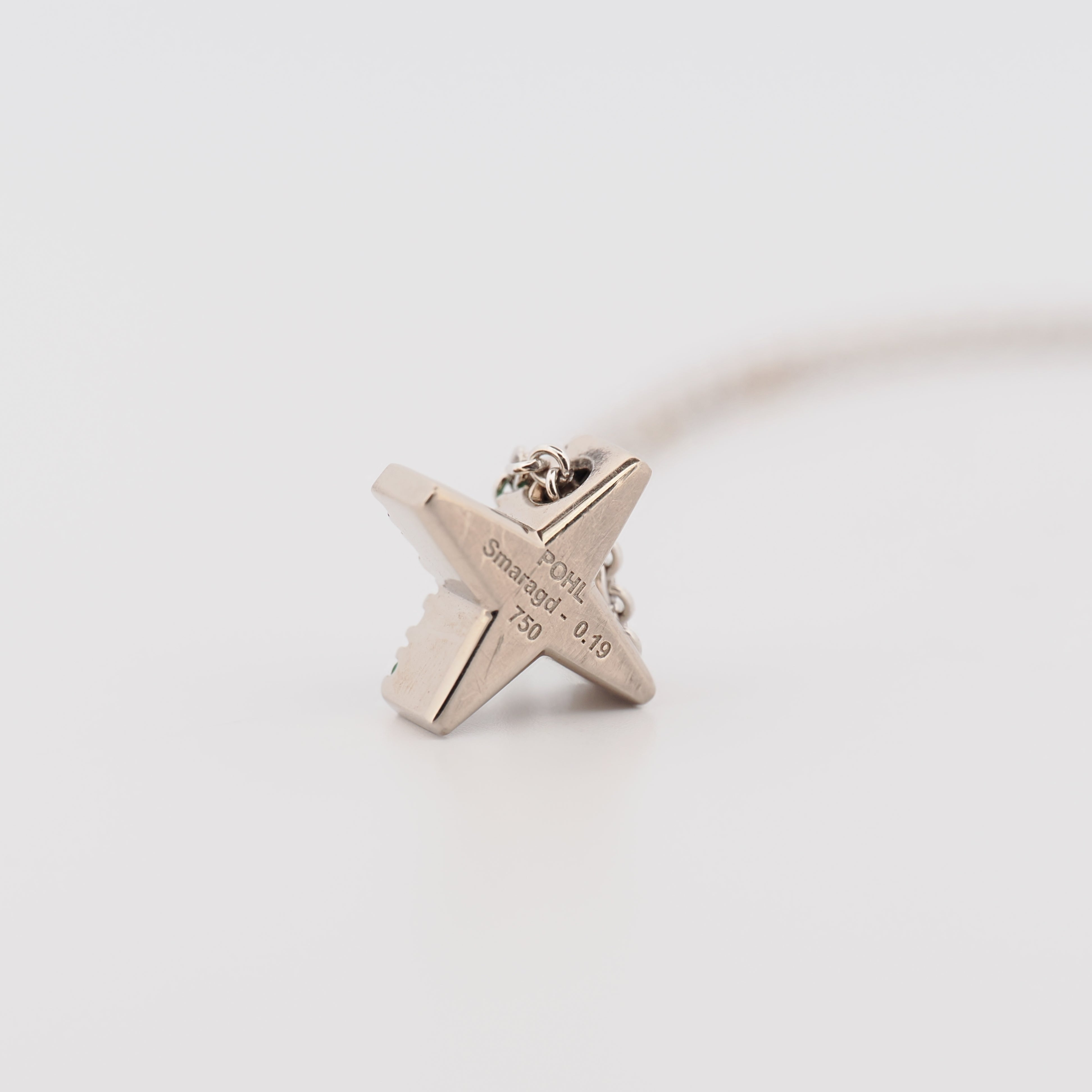 Collier Star S Weißgold mit Smaragden