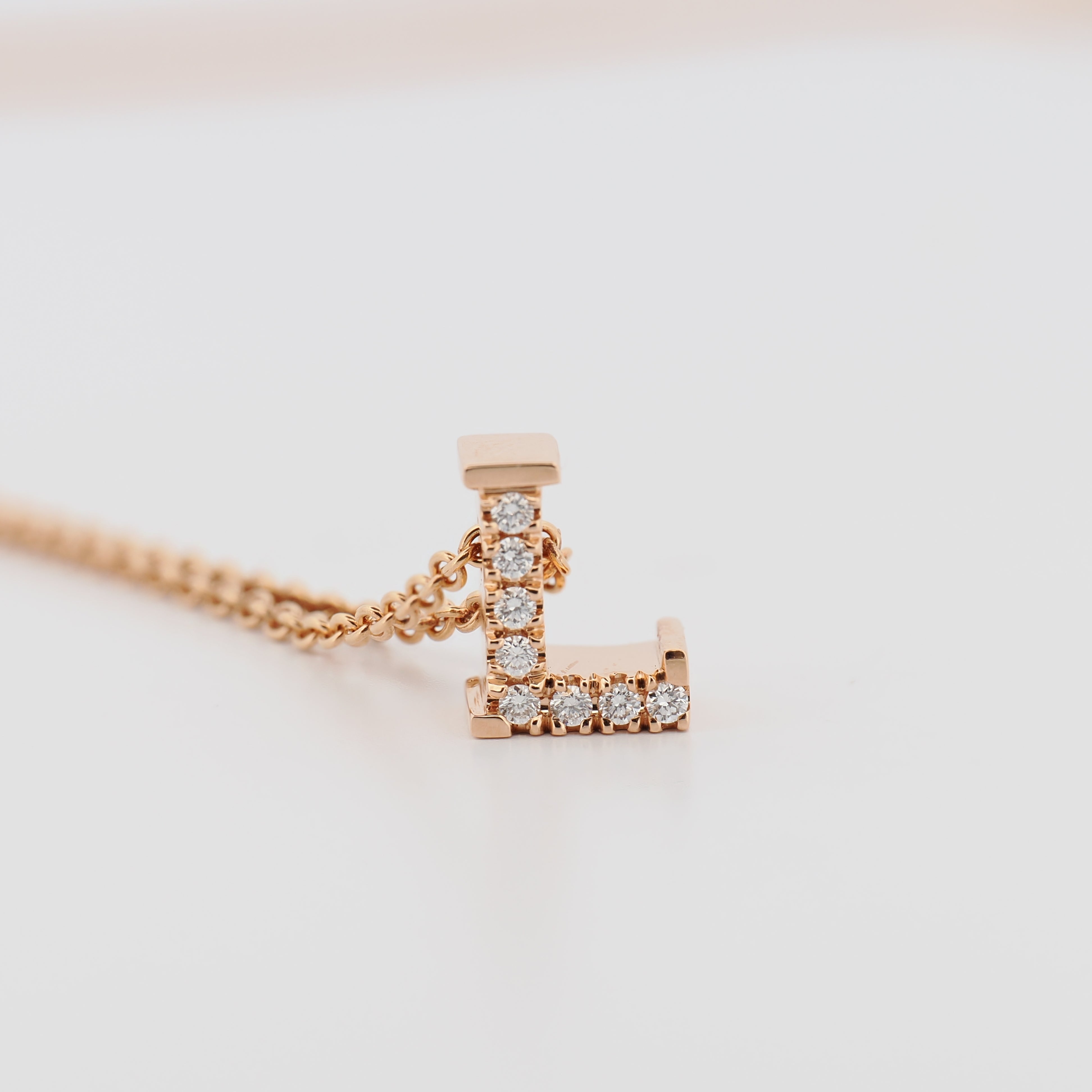 Collier Buchstabe "L" mit Brillanten in Roségold