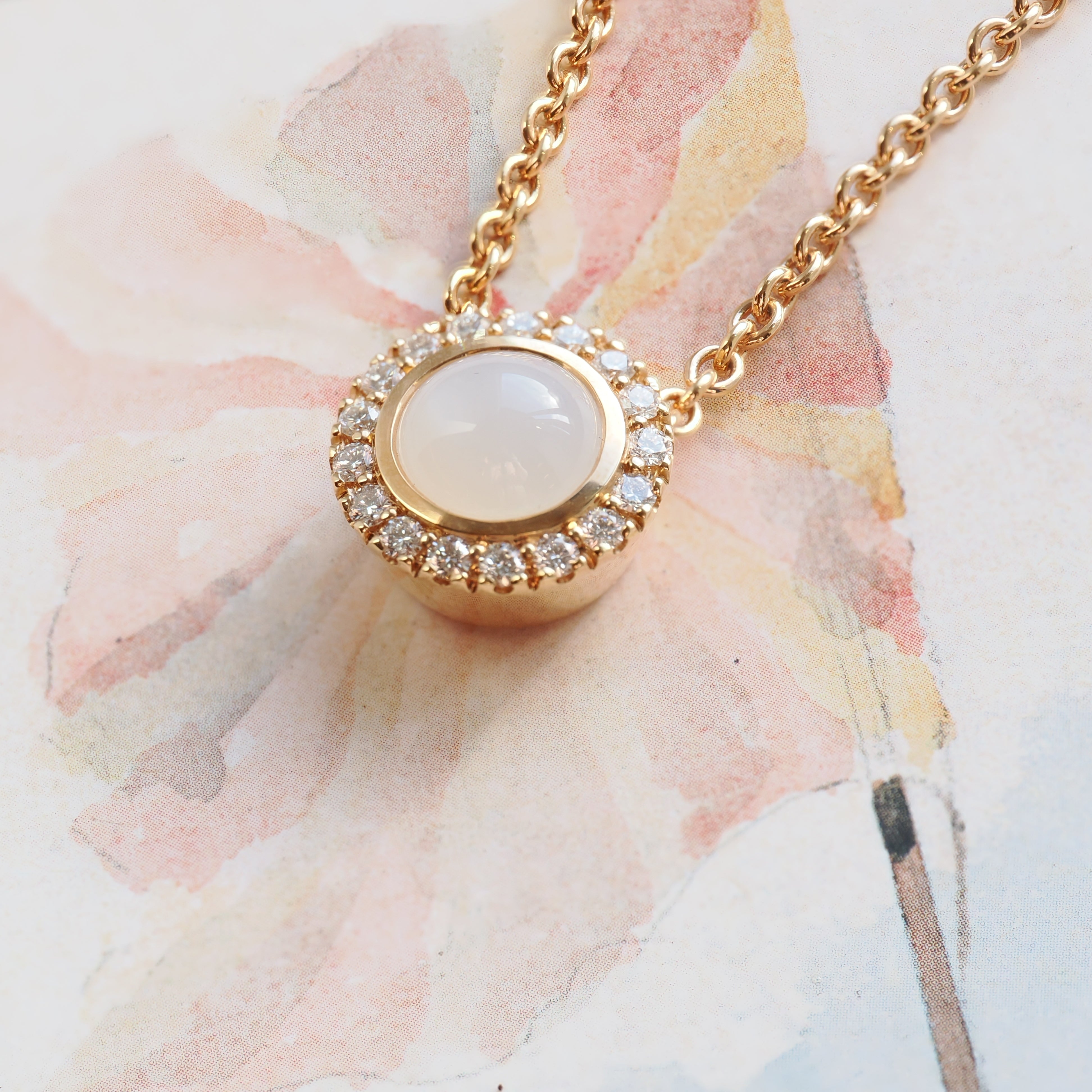 Collier mit Mondstein Anhänger mit Brillanten in Roségold