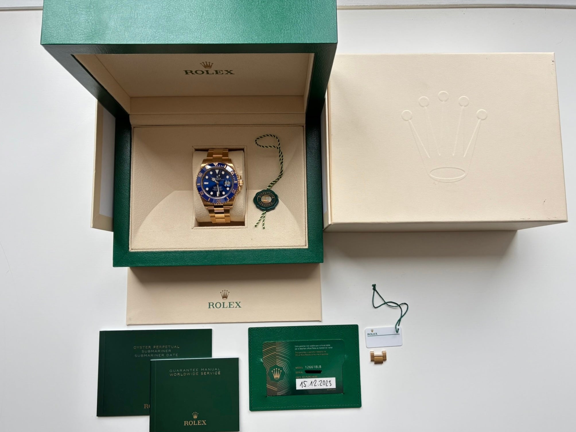 Rolex Submariner 126618LB Gelbgold in geöffneter Box mit Papieren und Zubehör