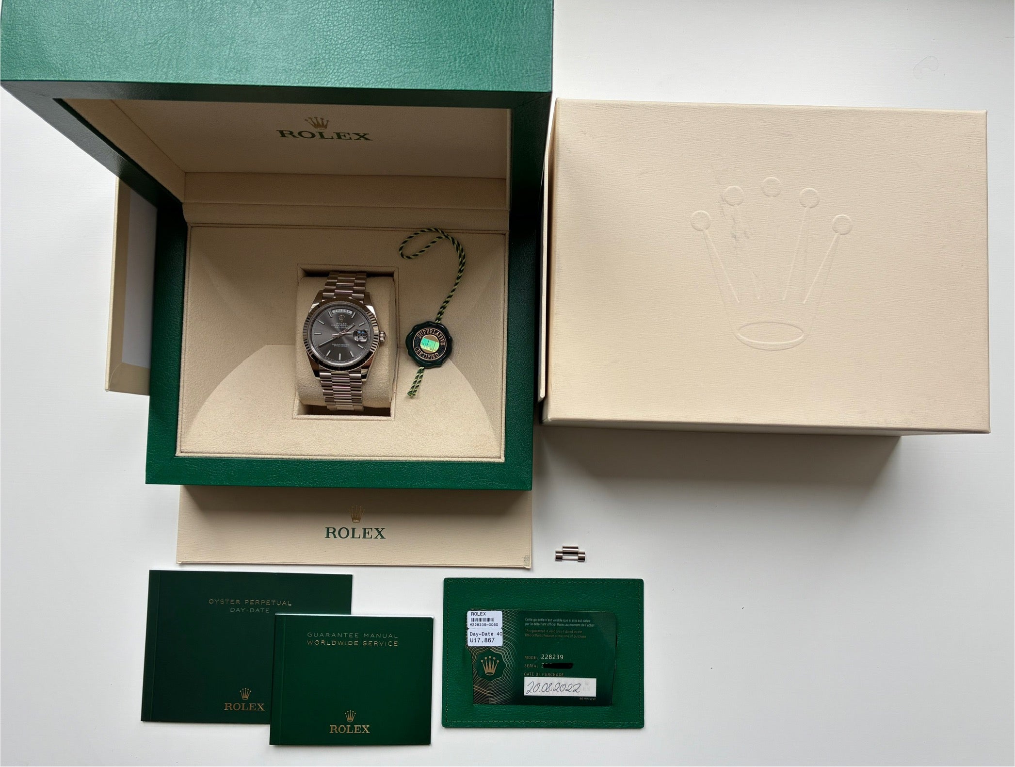 Rolex Day-Date 40 Grey im grünen Karton mit Zubehör und beigefarbener Box