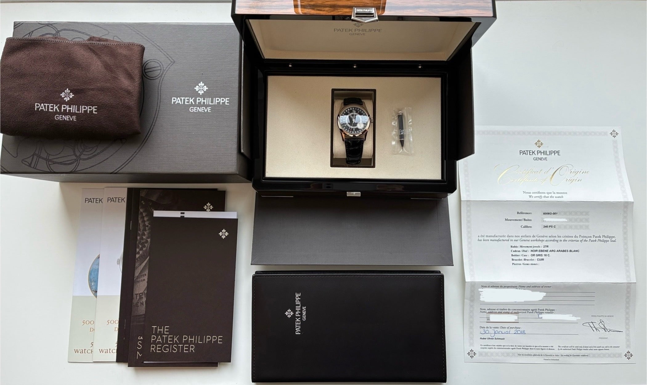 Patek Philippe Calatrava 6006G-001 Weißgold auf Holzbox mit Papieren und schwarzem Lederetui