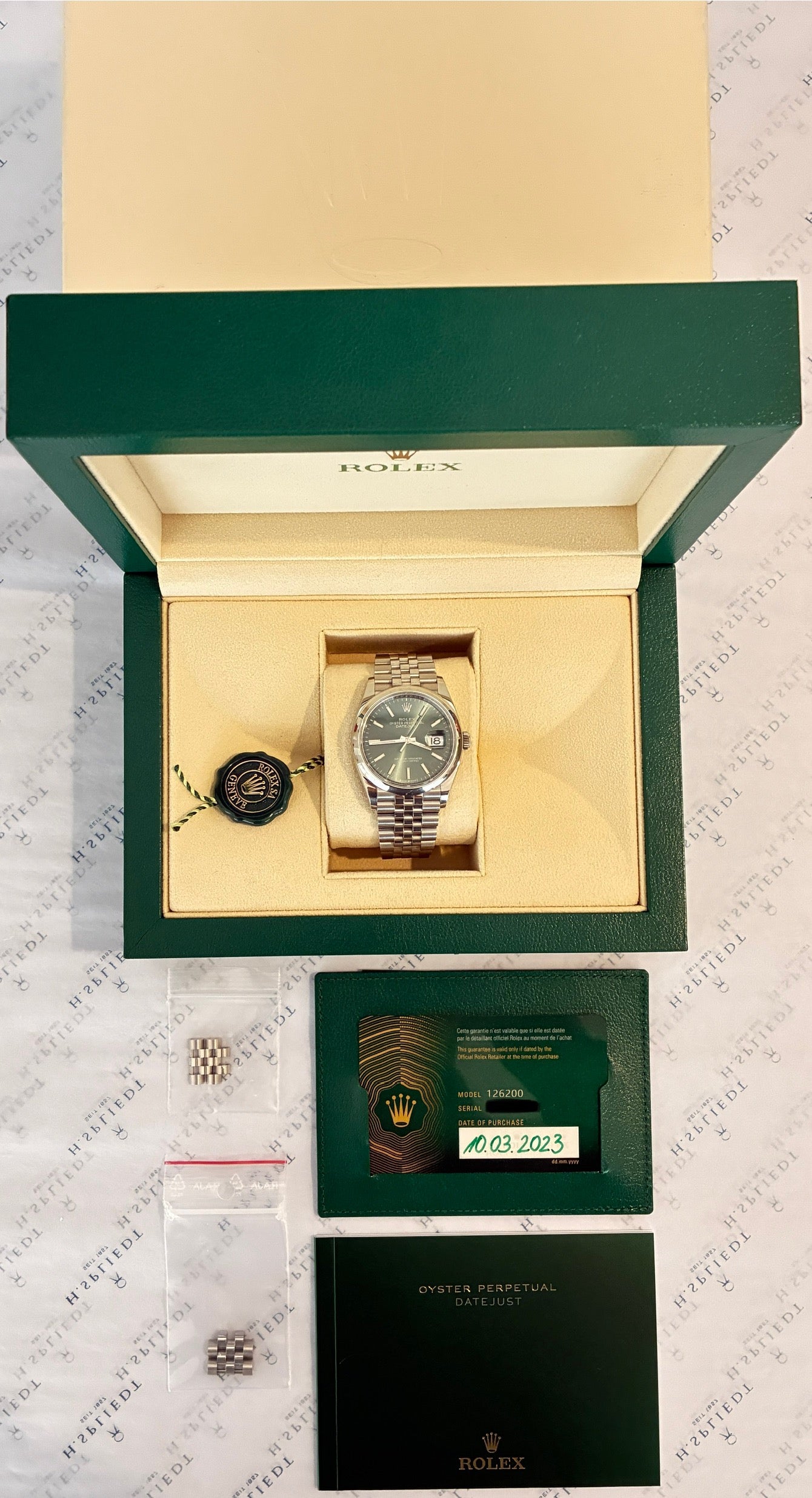 Rolex Datejust 36 Automatik aus Stahl im Full-Set auf weißem Hintergrund