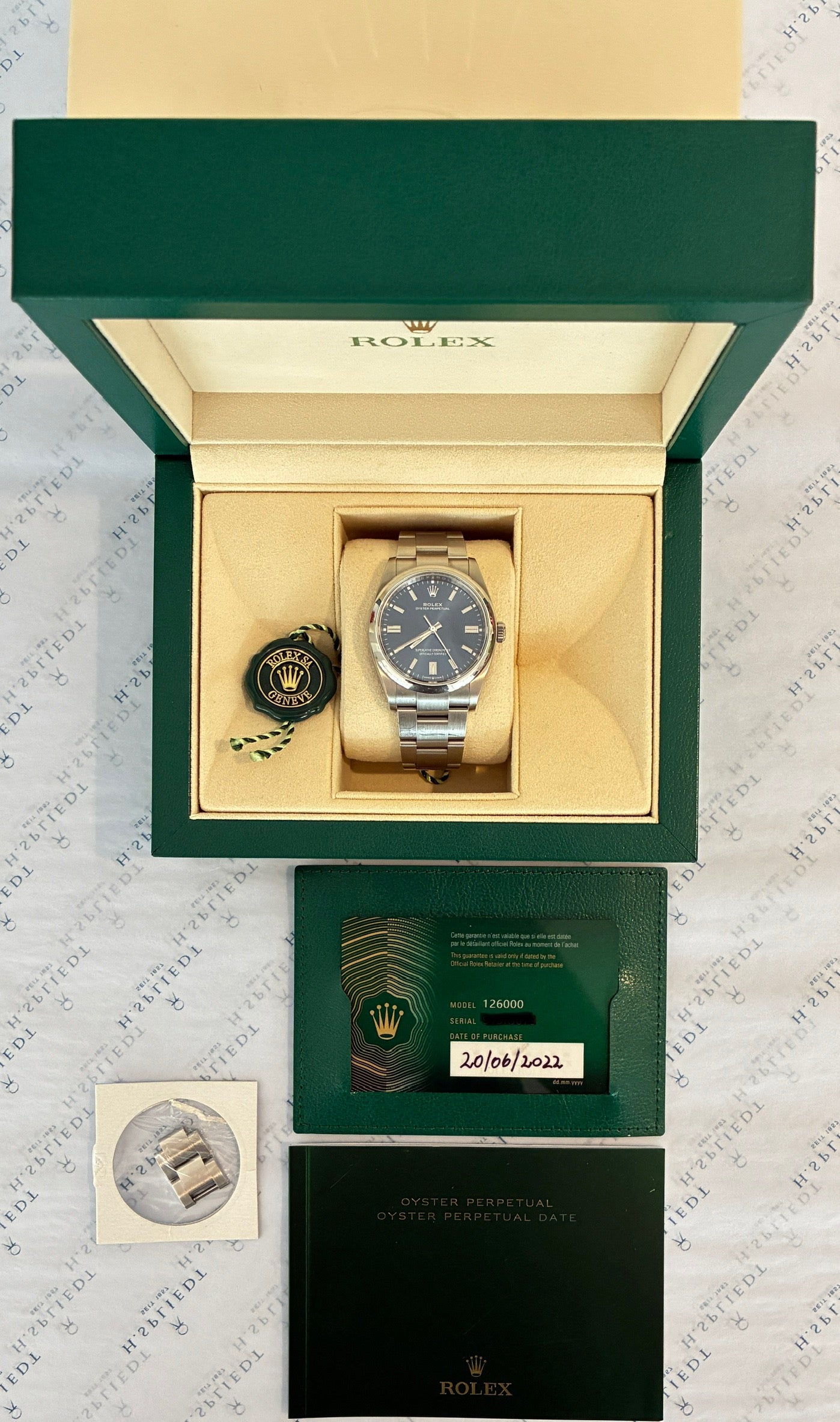 Rolex Oyster Perpetual 36 mit blauem Zifferblatt im Full-Set in gutem Zustand im geöffneten grünen Karton