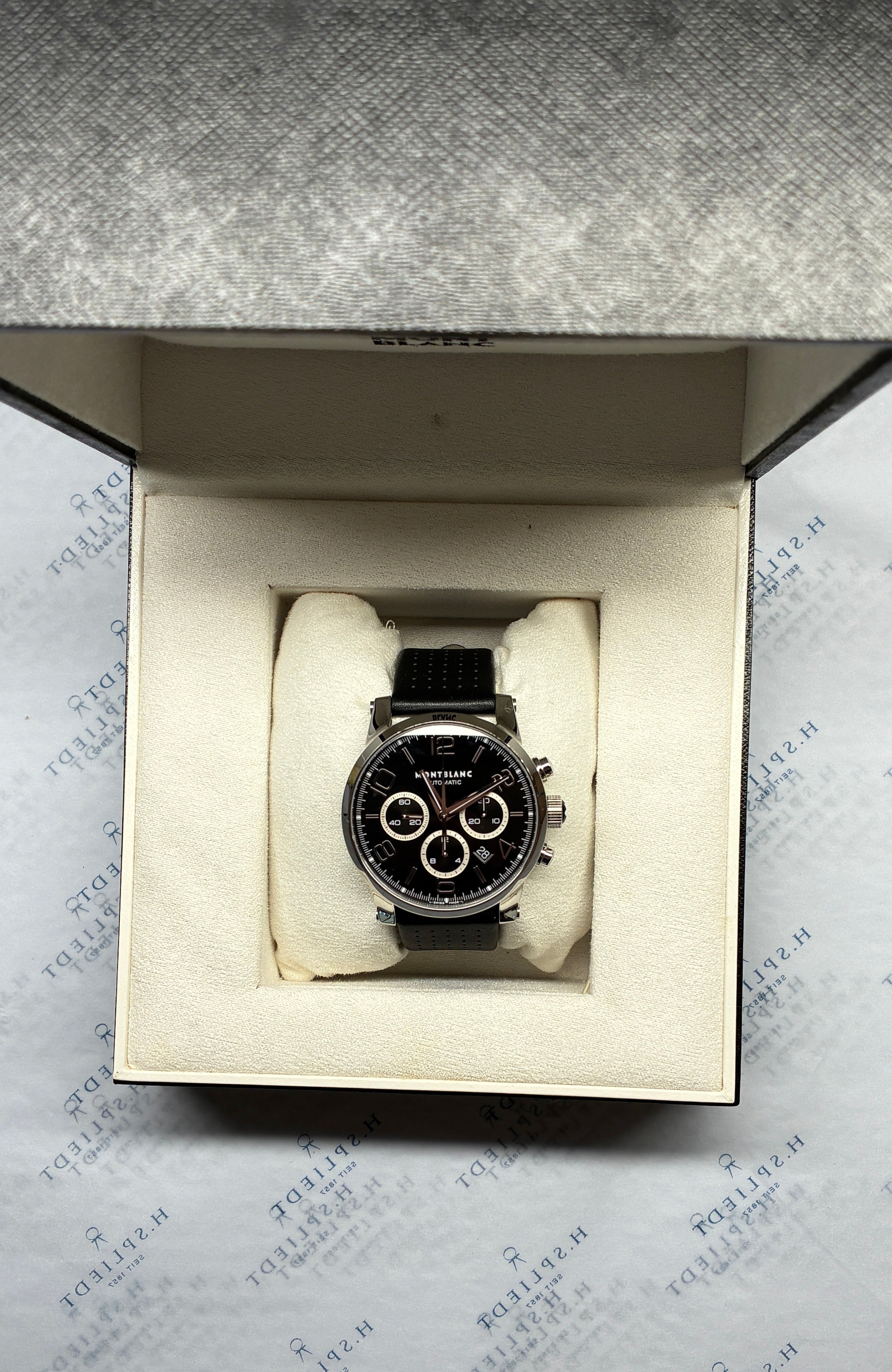 Montblanc Timewalker Chronograph mit schwarzem Zifferblatt und Edelstahlgehäuse in Verpackung