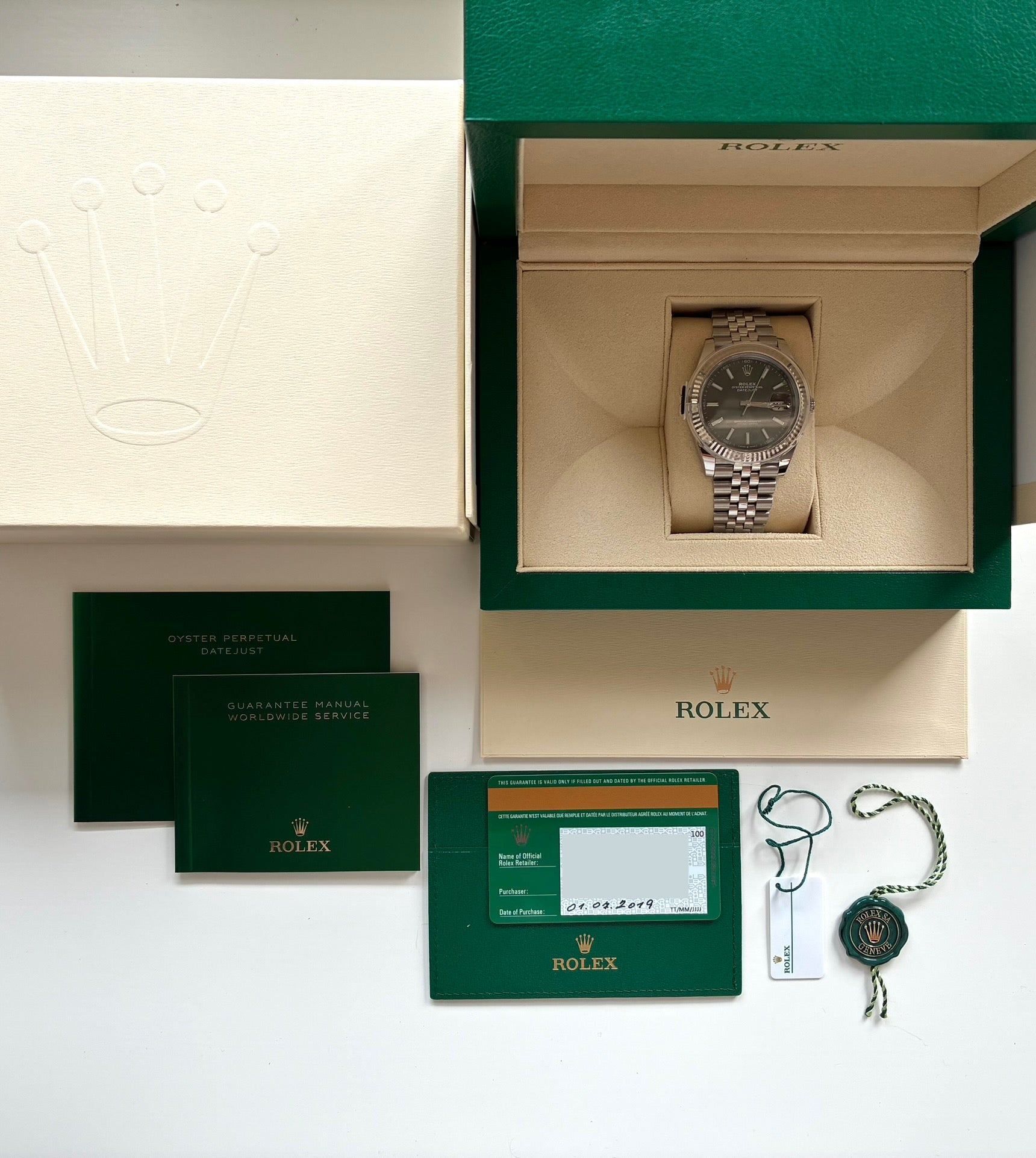 Rolex Datejust 41 mit grauem Zifferblatt im geschlossenen Karton mit Papieren und Garantiekarte