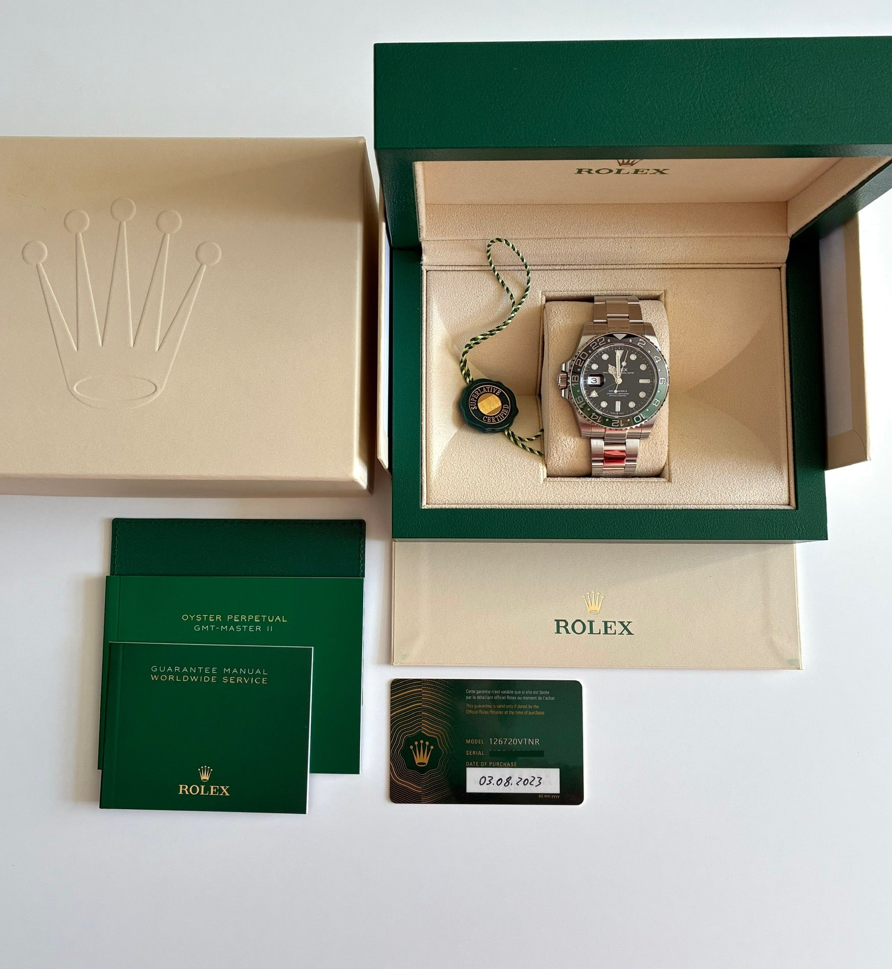 Rolex GMT-Master II Lefthand (2023) in geöffneter Box, mit Papieren und Kreditkarte