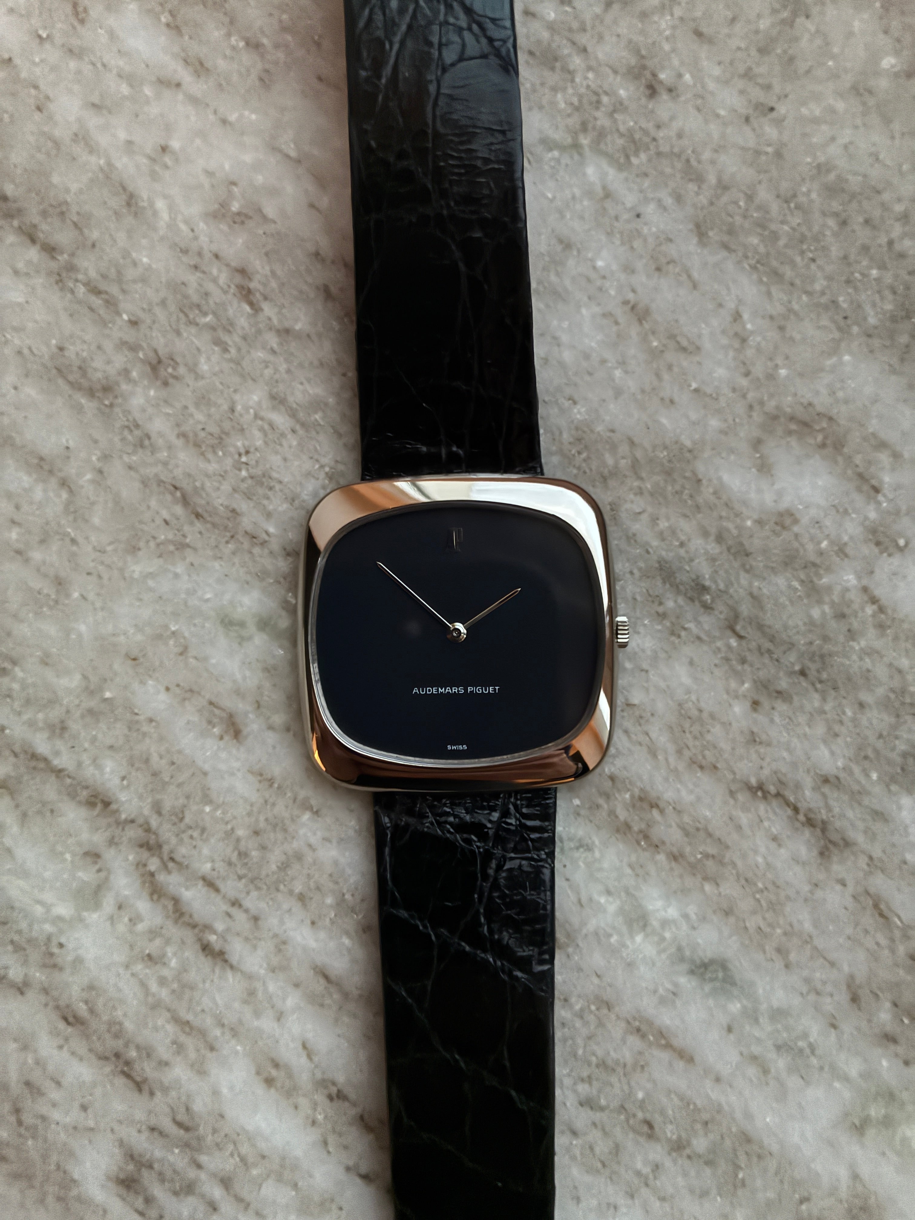 Jumbo TV / Black Dial / White Gold