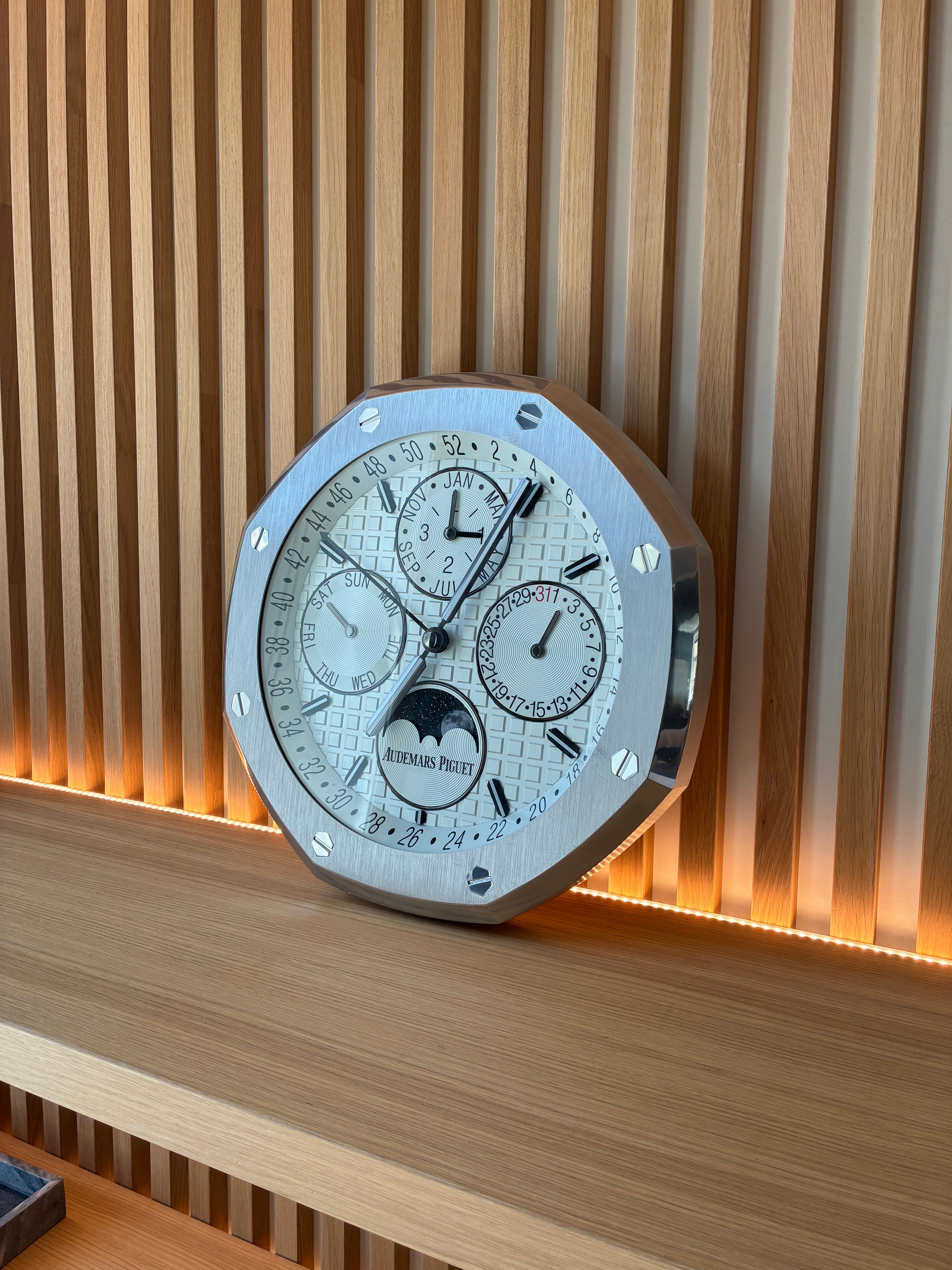 Audemars Piguet Wanduhr Calendar - neu full set (2016)