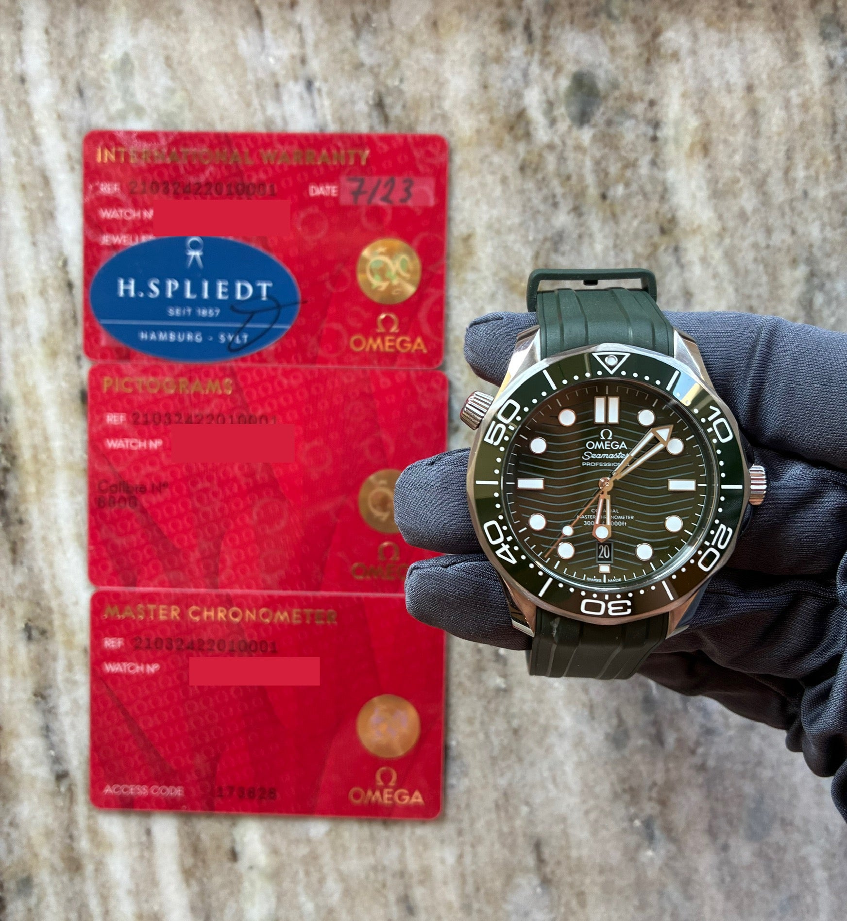 Seamaster Diver 300m / grün / Kautschuk (2023)
